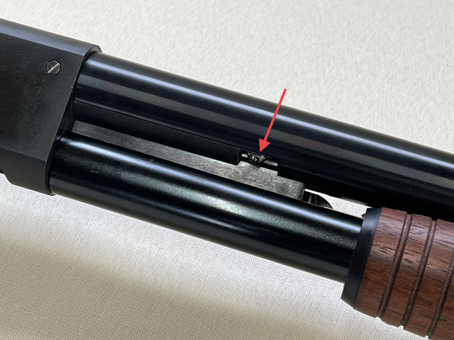 1発2発の切替レバー（前方へ押すと1発、後方へ引くと2発の発射）