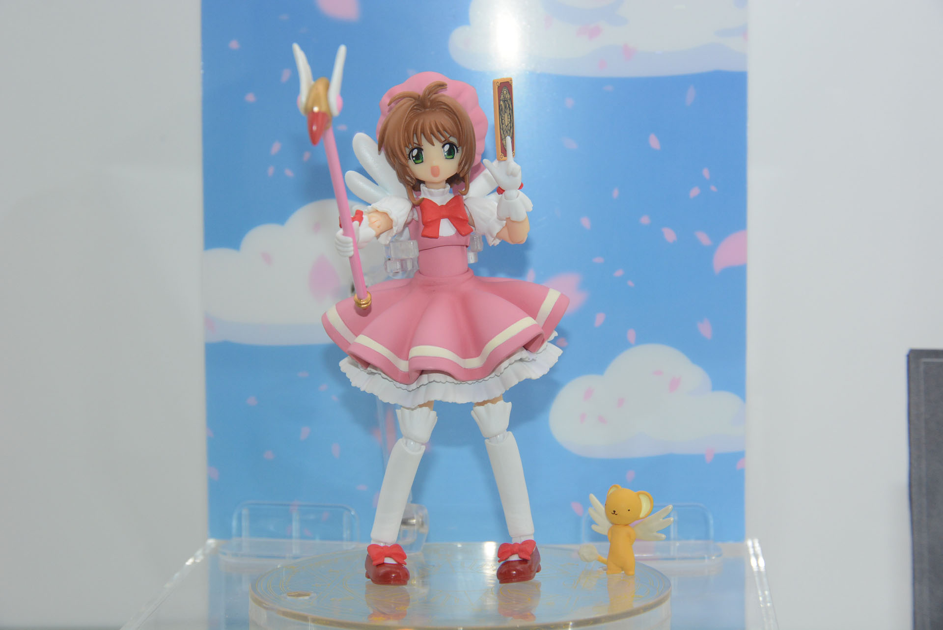 2014年発売の「S.H.Figuarts 木之本桜」。全く異なる素体を使った美少女キャラクターの表現も追求されていく