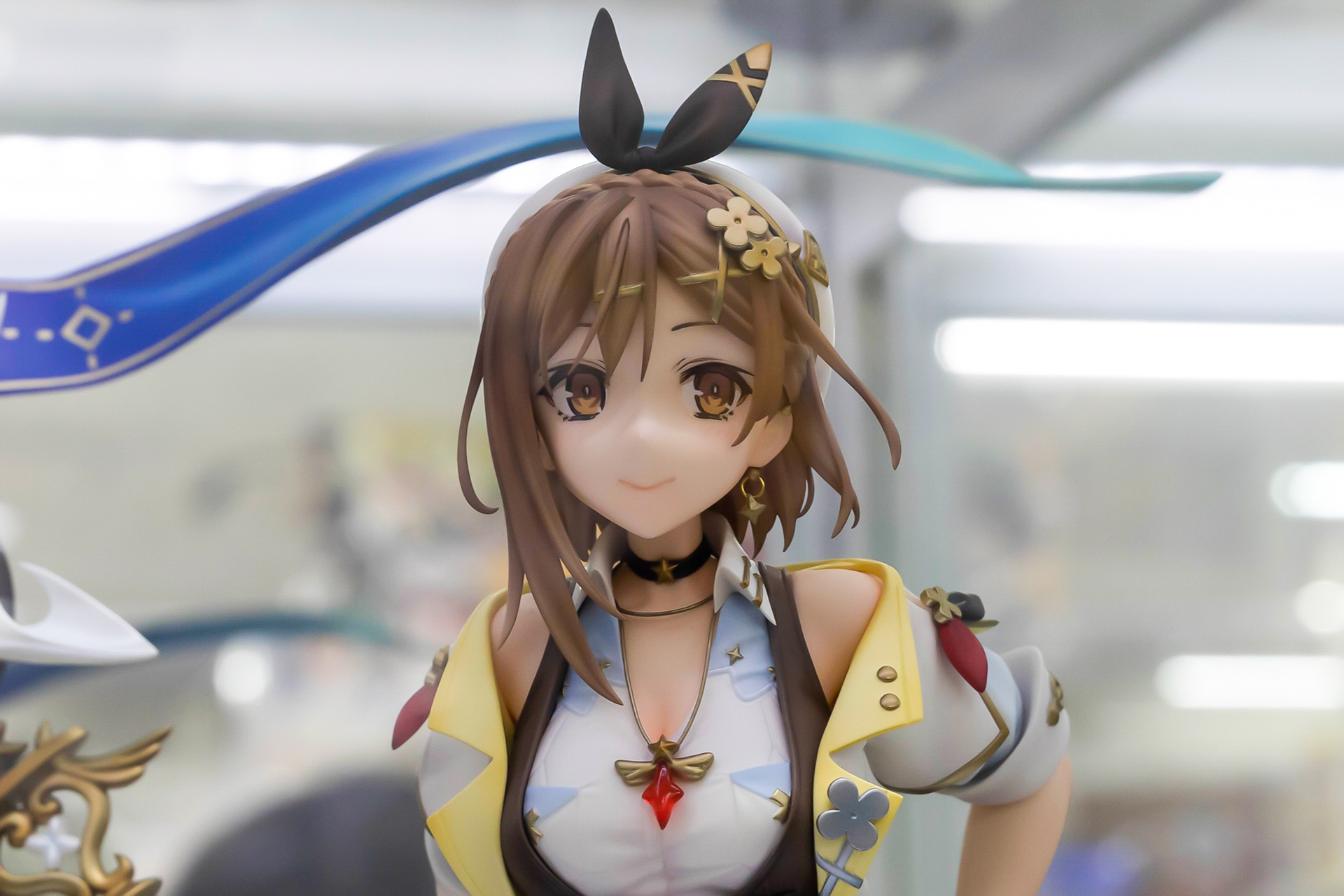 少しだけ微笑んでいるようにも見えるライザ