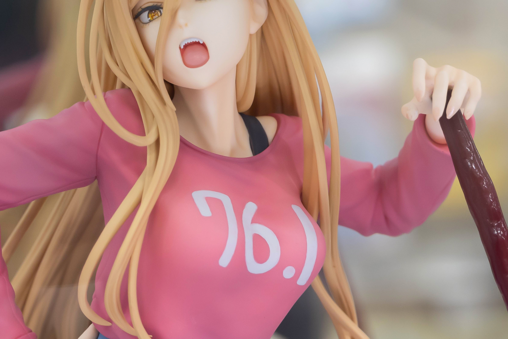 ピンク色のTシャツには、「76.1」の数字がしっかりとプリントされている