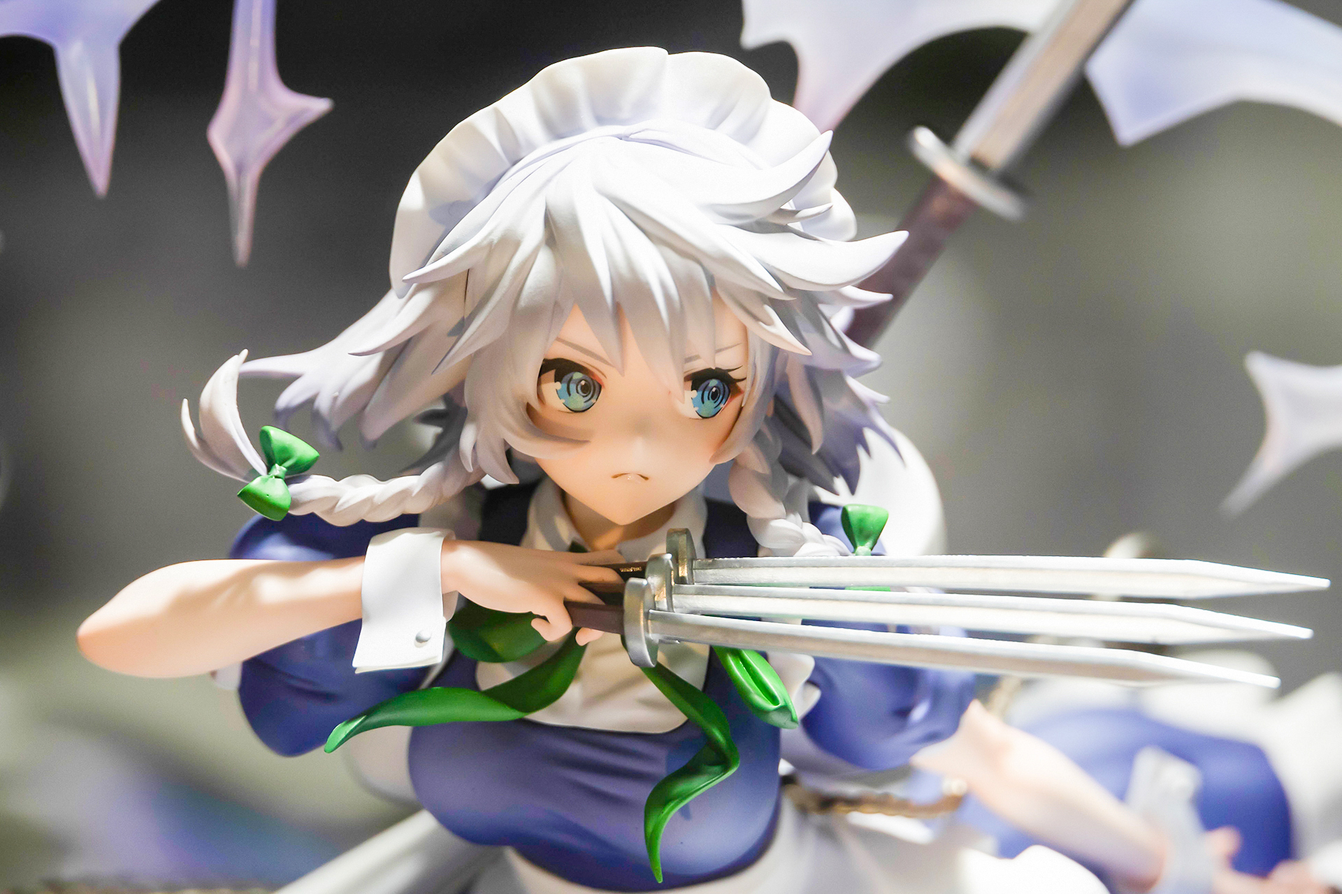 両手には、オリジナルのゲームでもおなじみのナイフを持っている