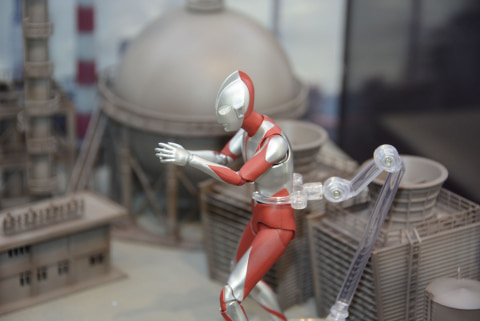 特別企画】【SHF15】「ウルトラマンメビウス」は、目を大きく、膝立ち