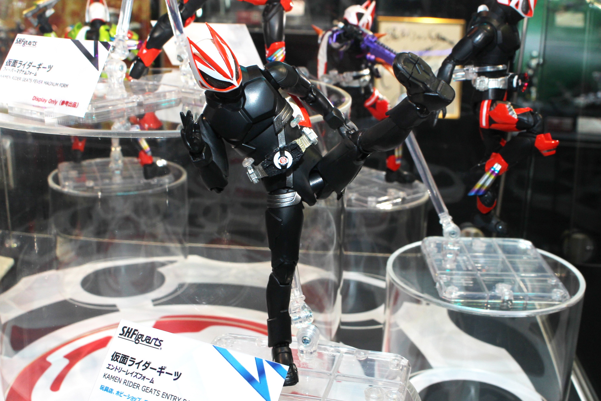 「S.H.Figuarts 仮面ライダーギーツ エントリーレイズフォーム」。3月発売予定。価格は5,000円（税込）