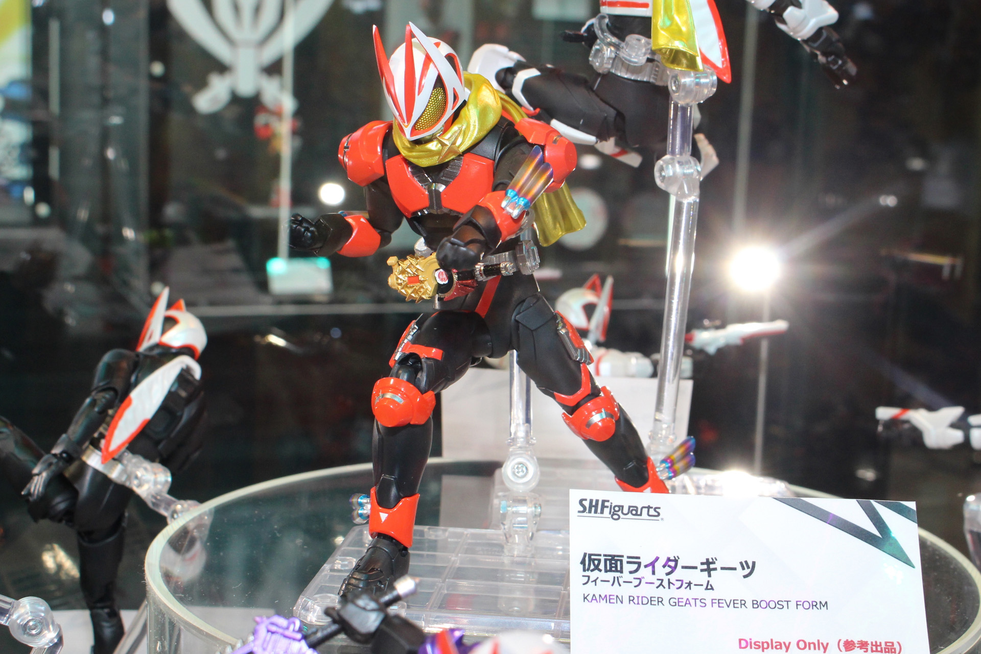 「S.H.Figuarts 仮面ライダーギーツ フィーバーマグナムフォーム」と「S.H.Figuarts 仮面ライダーギーツ フィーバーブーストフォーム」。こちらも参考出品
