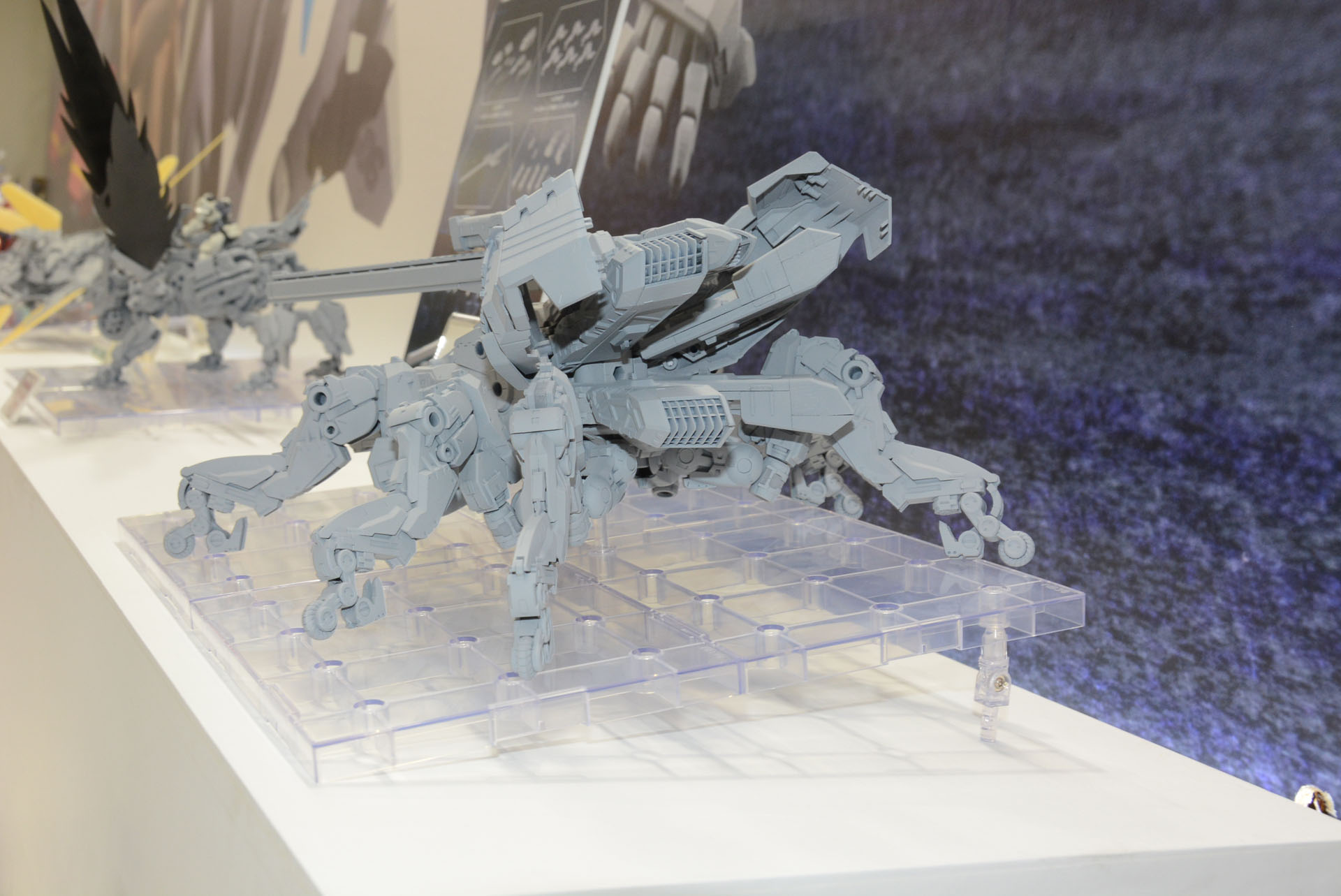 開発者一押しの後ろ姿。胴体部分もブロック分けされている細かい組み替えが可能な構造だ