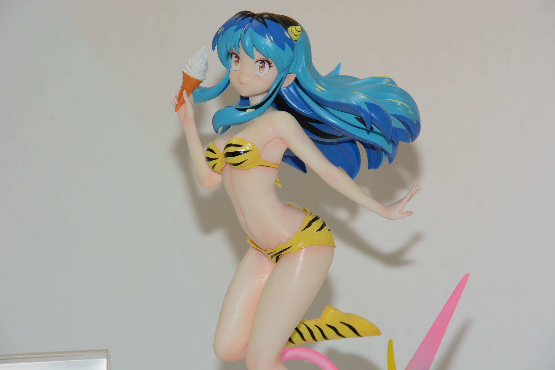 虎ジマビキニというかなりセクシーな衣装だが、健康さと、透明感がある不思議なキャラクターだ
