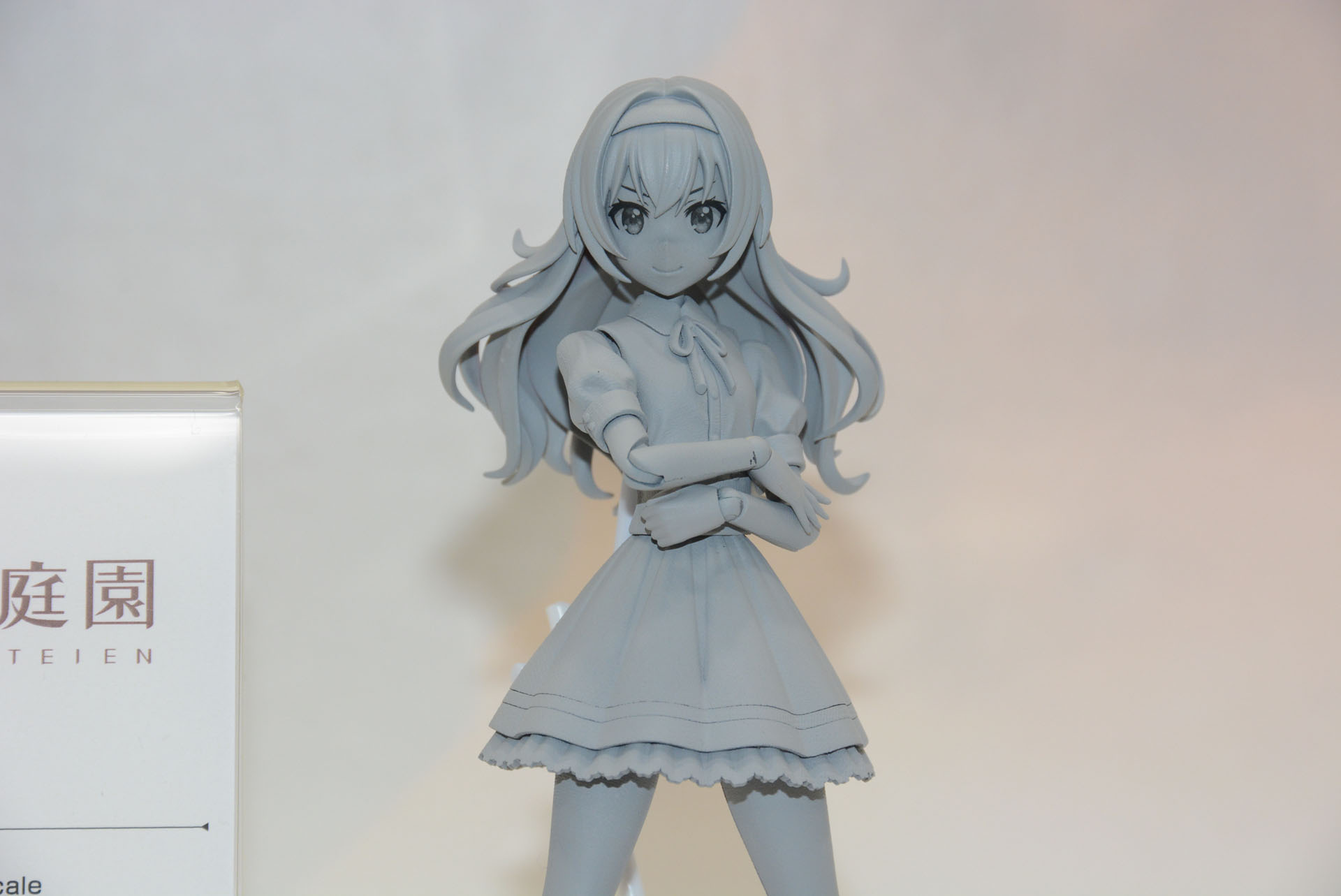 腕を組んだ仁王立ちがかわいらしい「小石川エマ」