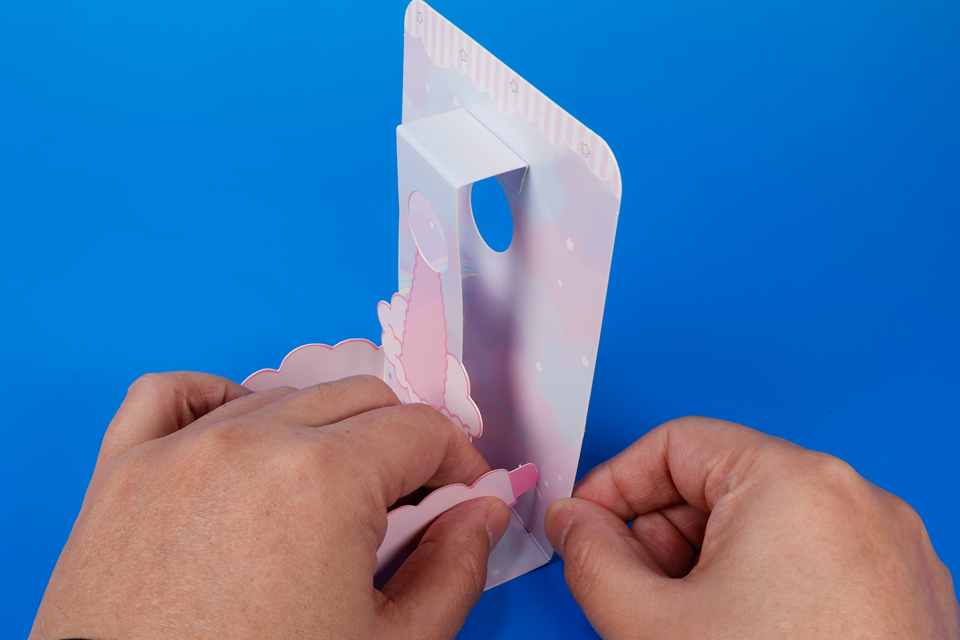 説明書をよく見ながら、観覧車部分を組み立てていく