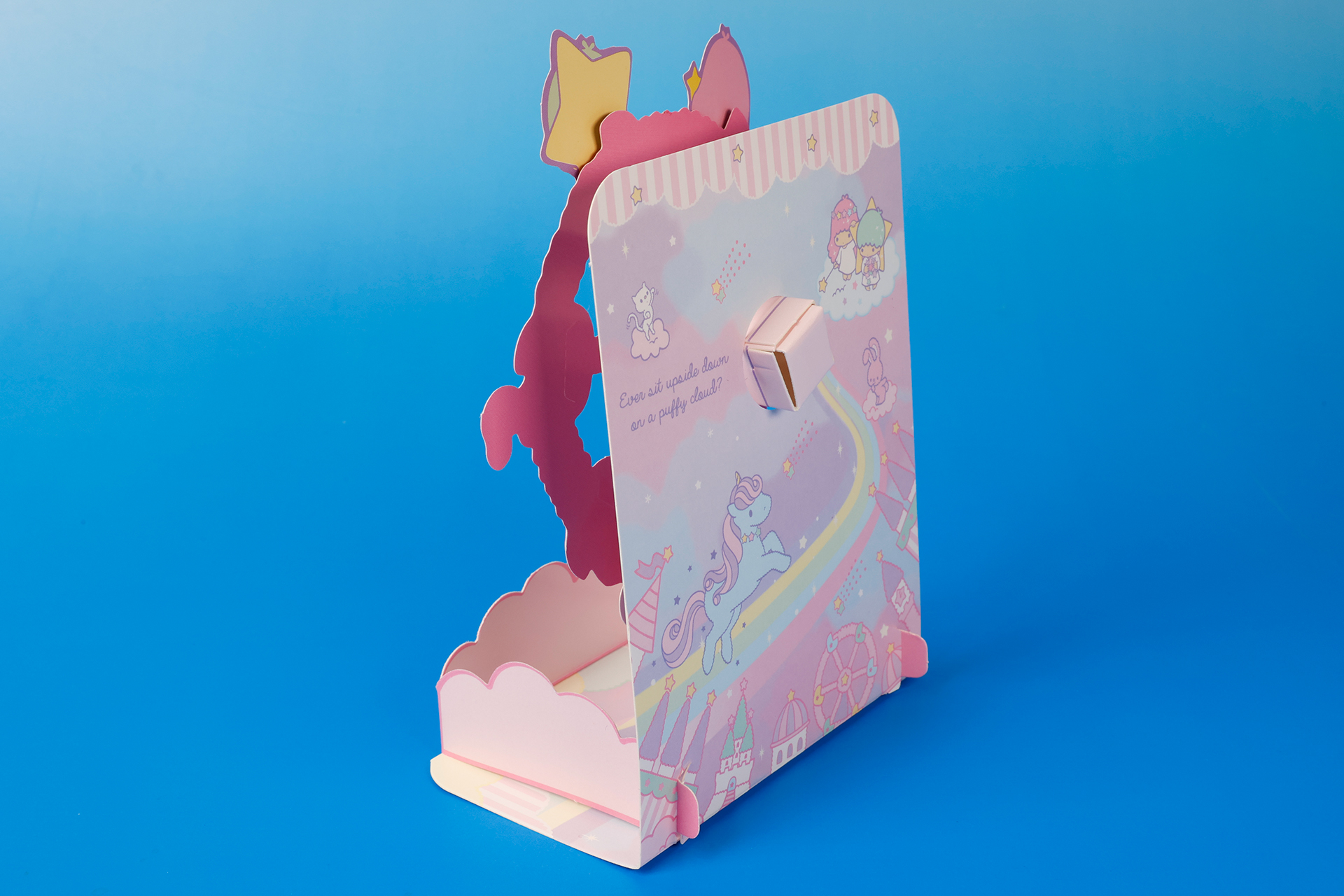 背面側から見てもかなりファンシーだ