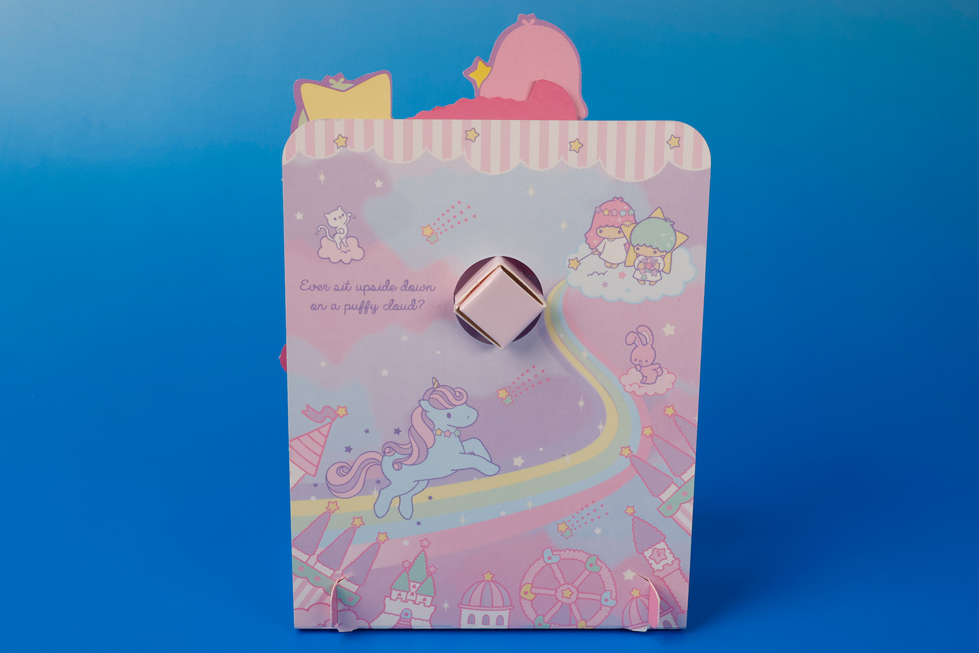 裏にもしっかりとイラストが描かれている