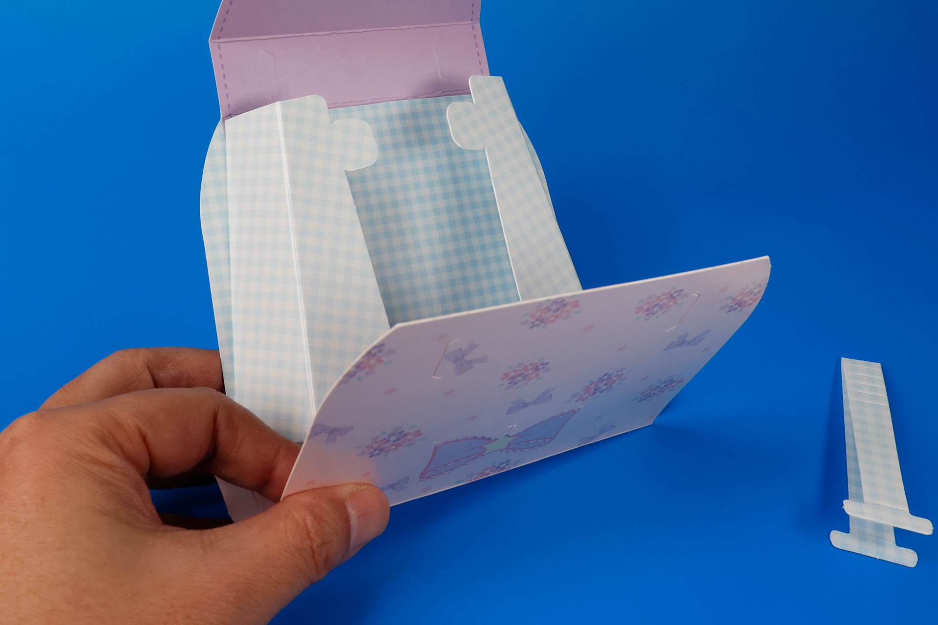 説明書に従っていきながら組み立てていこう