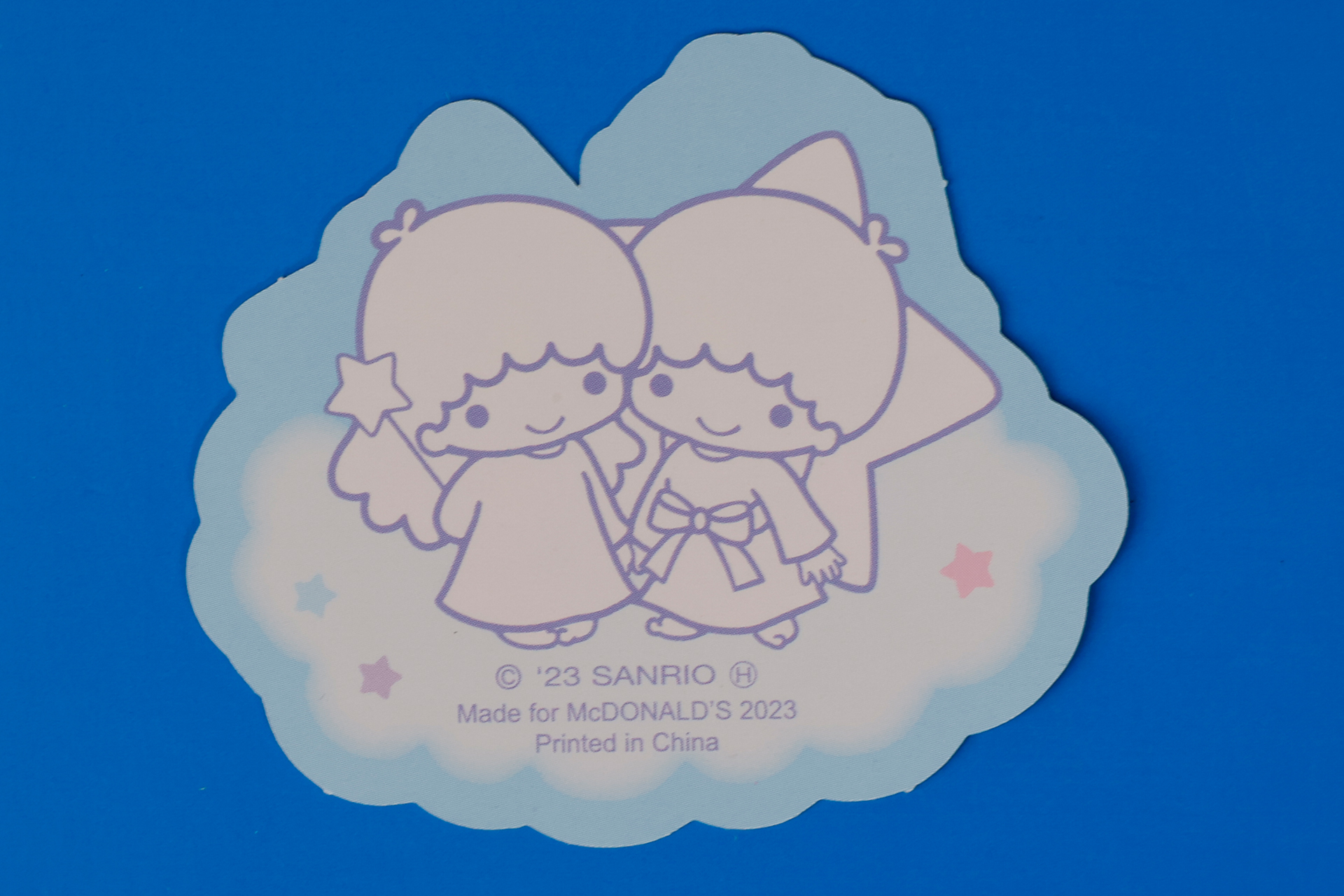 キラキラカードは、背面側にもイラストが描かれている