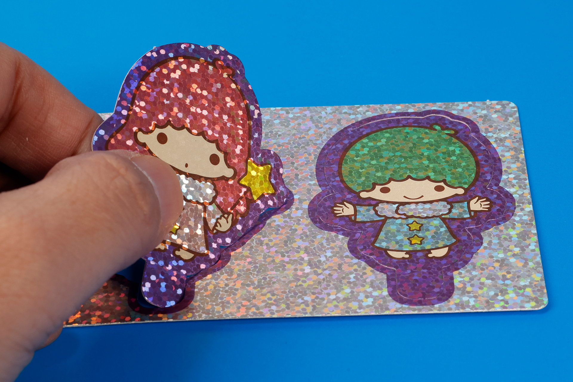 シートからキラキラカードを切り離していこう