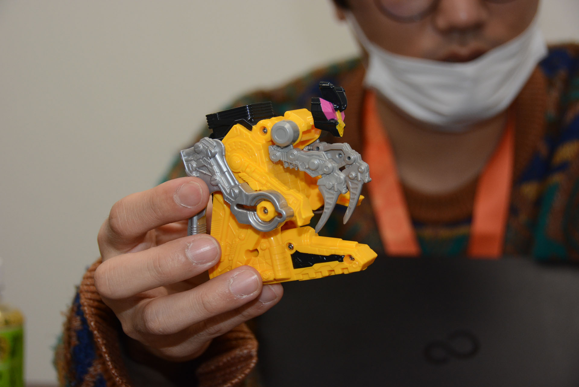 ゴッドカマキリ、ゴッドハッチをブーツ型に変形