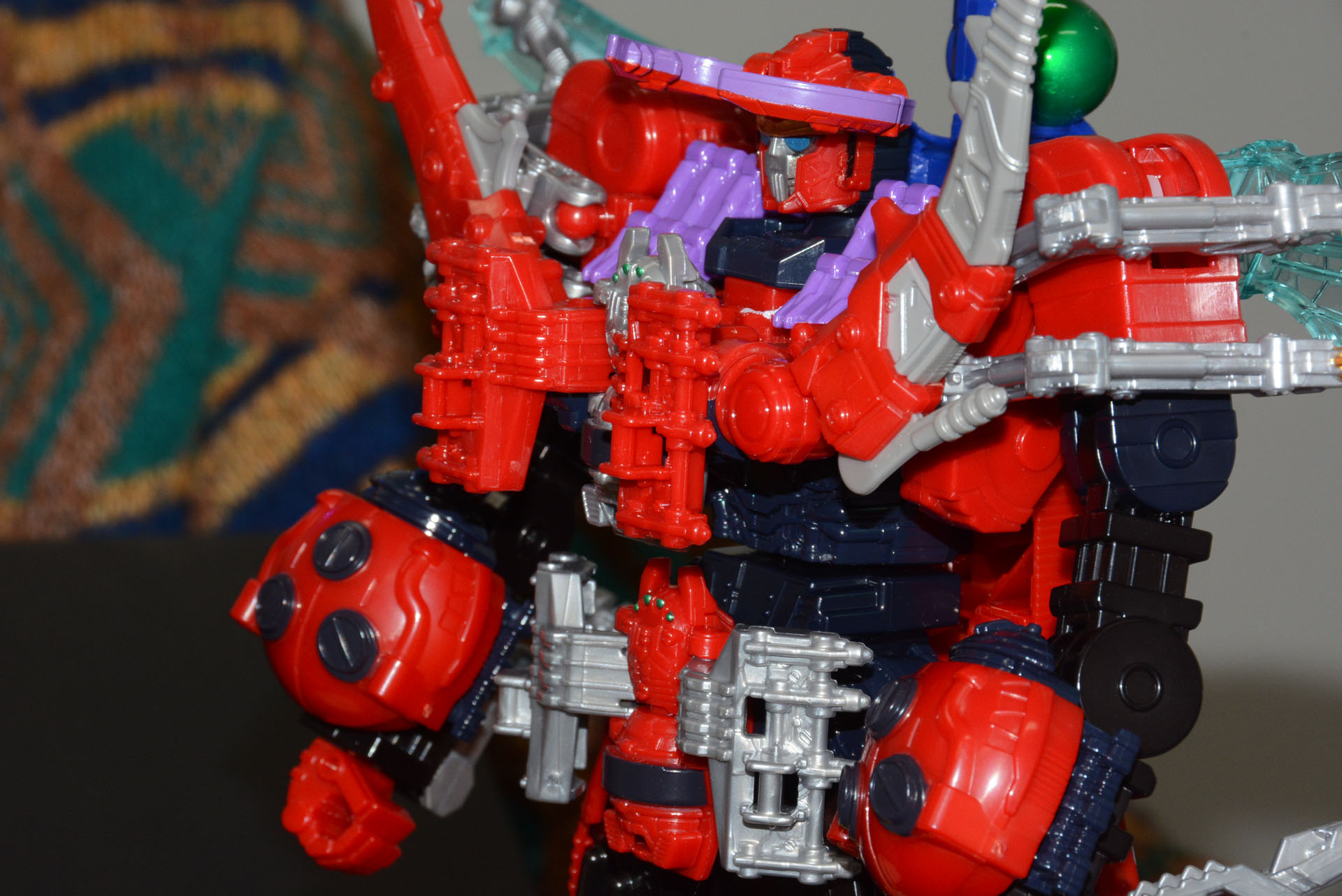 胸と腰部分にゴッドクモが合体