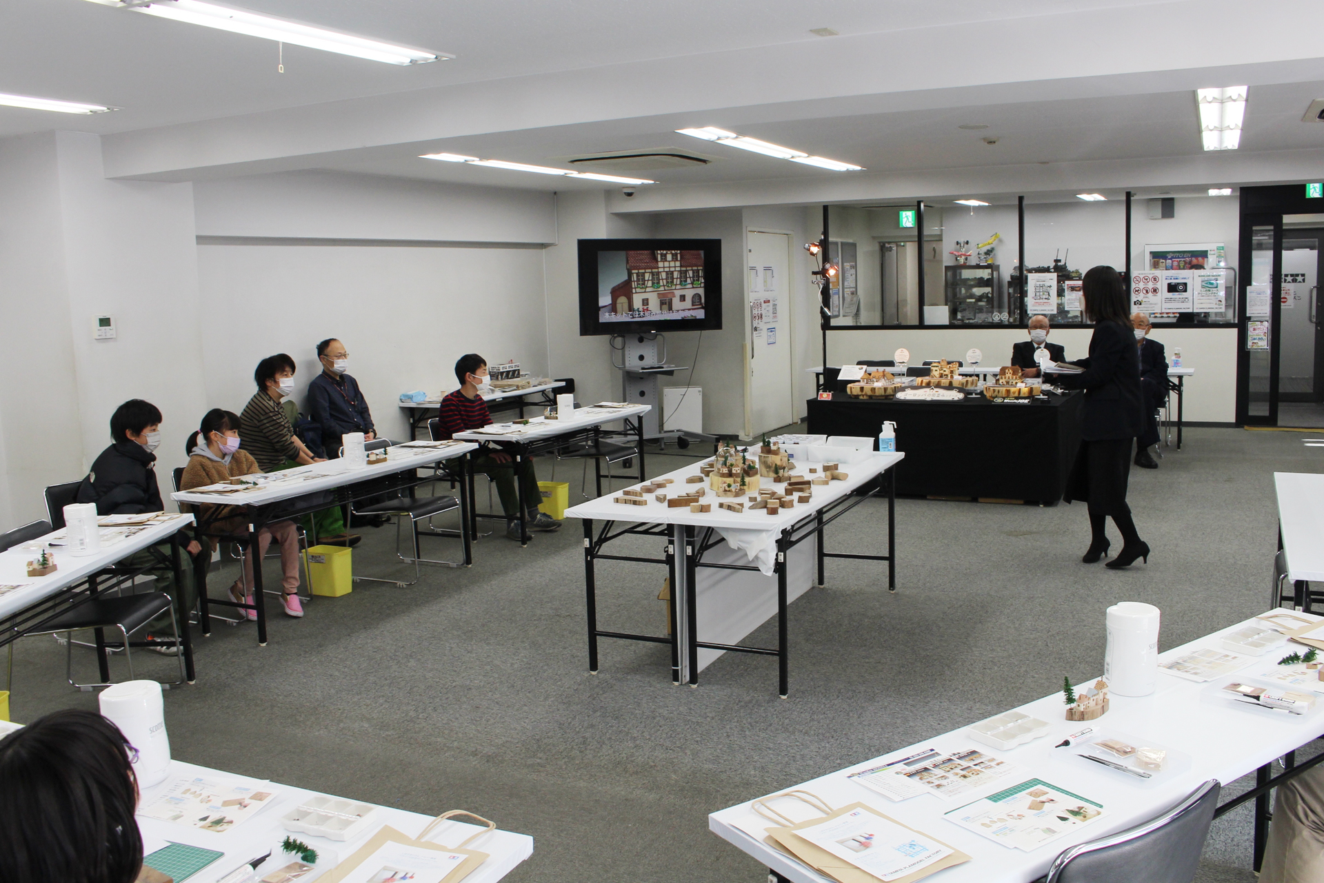 普段は主にミニ四駆のサーキットとして使われているモデラーズスクエアの特設会場