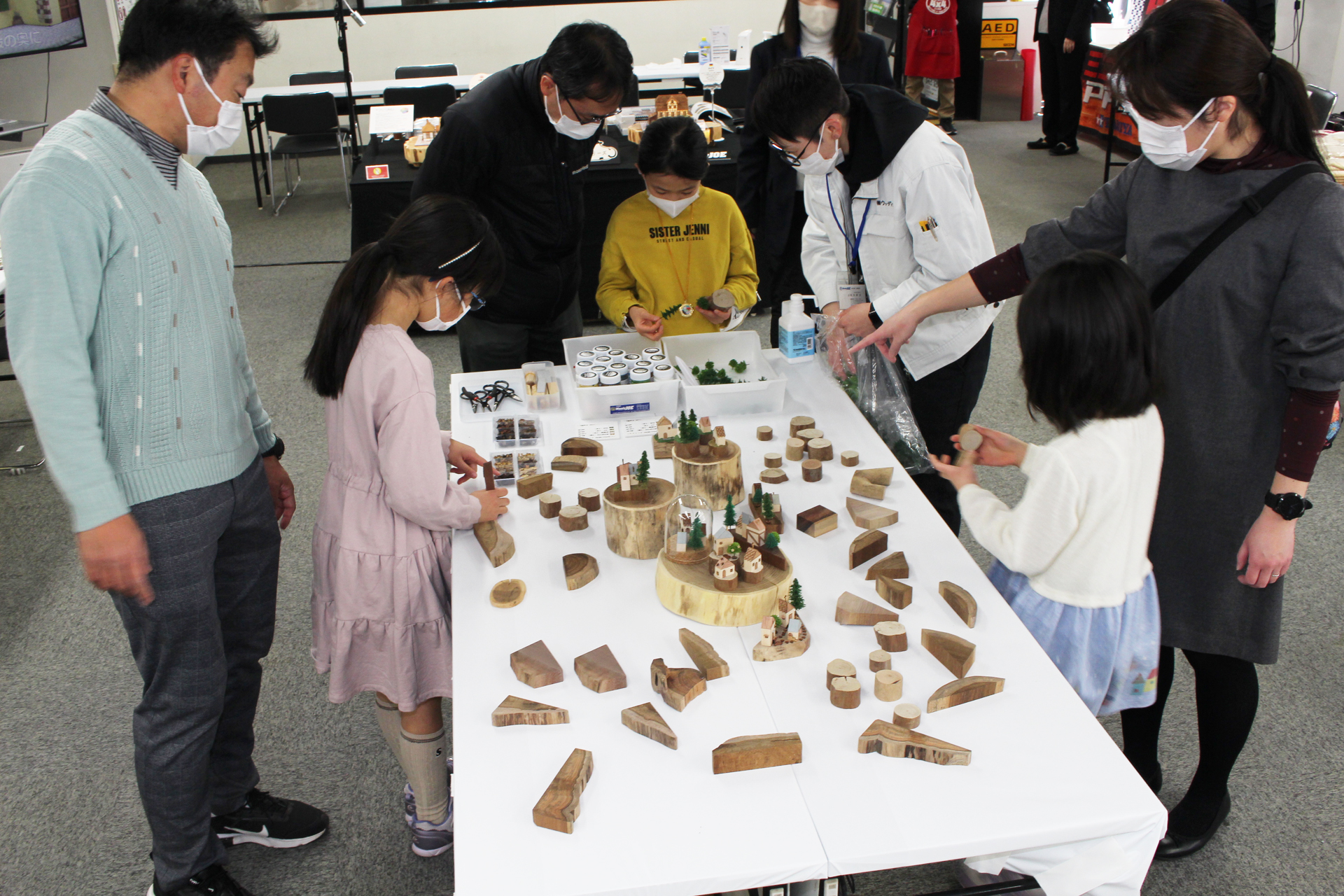 樹木や台座などを自由に選んで作ることができた