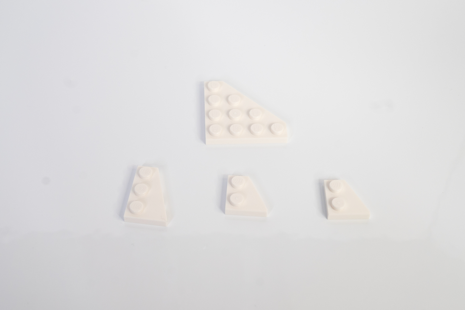 珍しいパーツは入っていないが、ウエッジと呼ばれる斜めのパーツが、左右片方しかないのが本作のポイント。あとでバラしたときに、パーツが左右ないのは、ちょつと痛いが、それもまた風情。