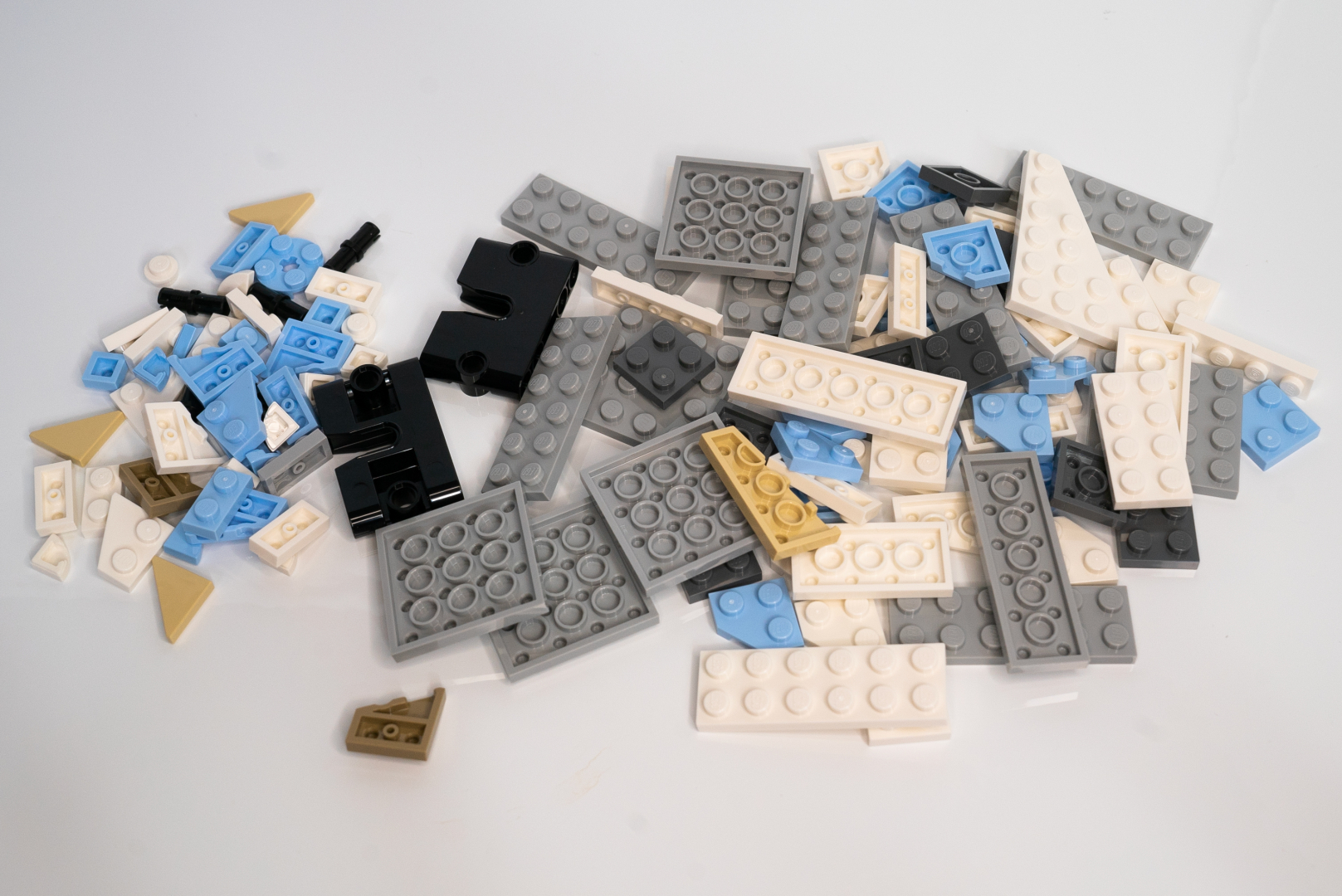 袋7で珍しいパーツを見つけたが、これは額として飾るときのパーツの模様。このパーツがあれば、自分のオリジナル作品も壁に飾りやすいかも