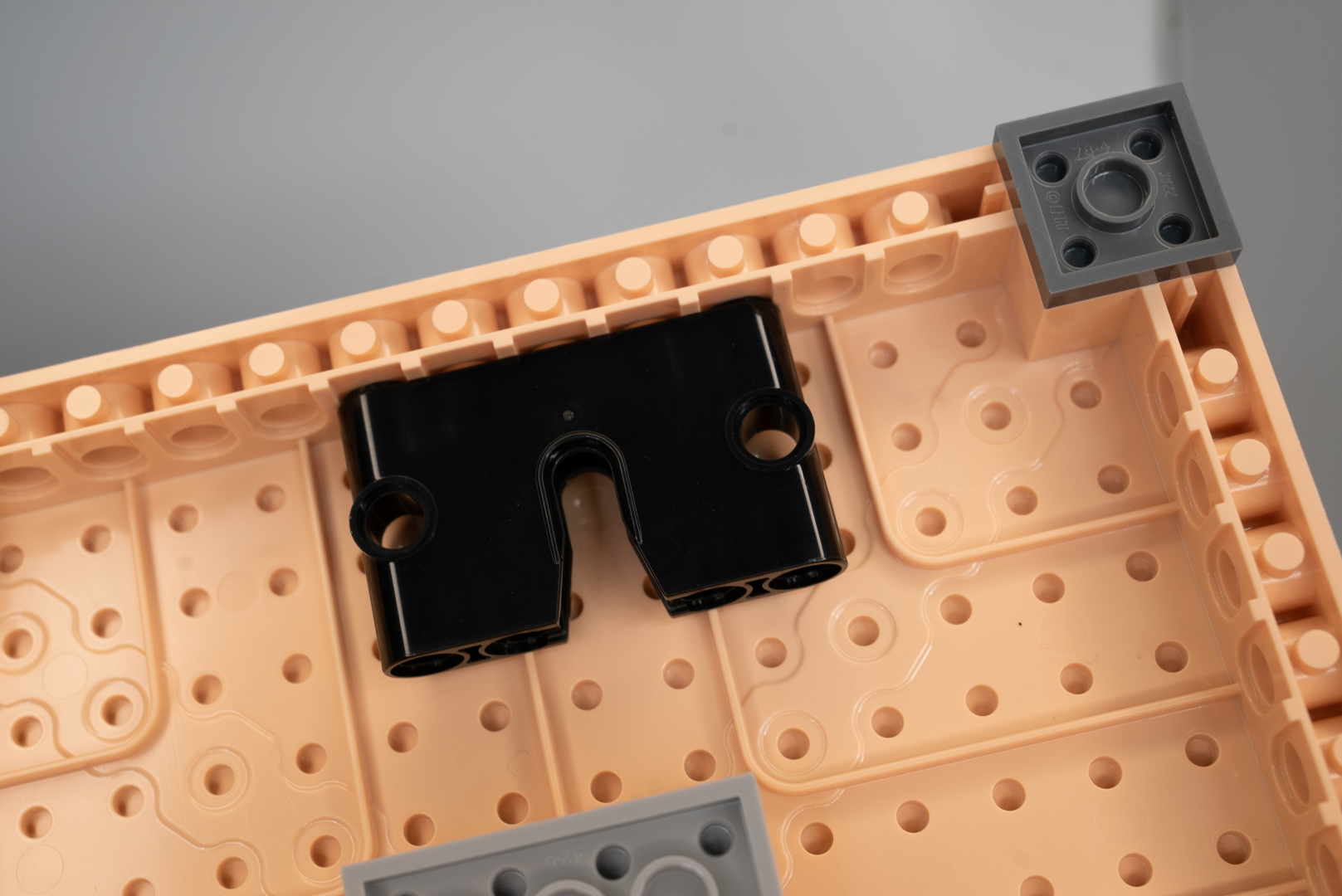 袋7で珍しいパーツを見つけたが、これは額として飾るときのパーツの模様。このパーツがあれば、自分のオリジナル作品も壁に飾りやすいかも