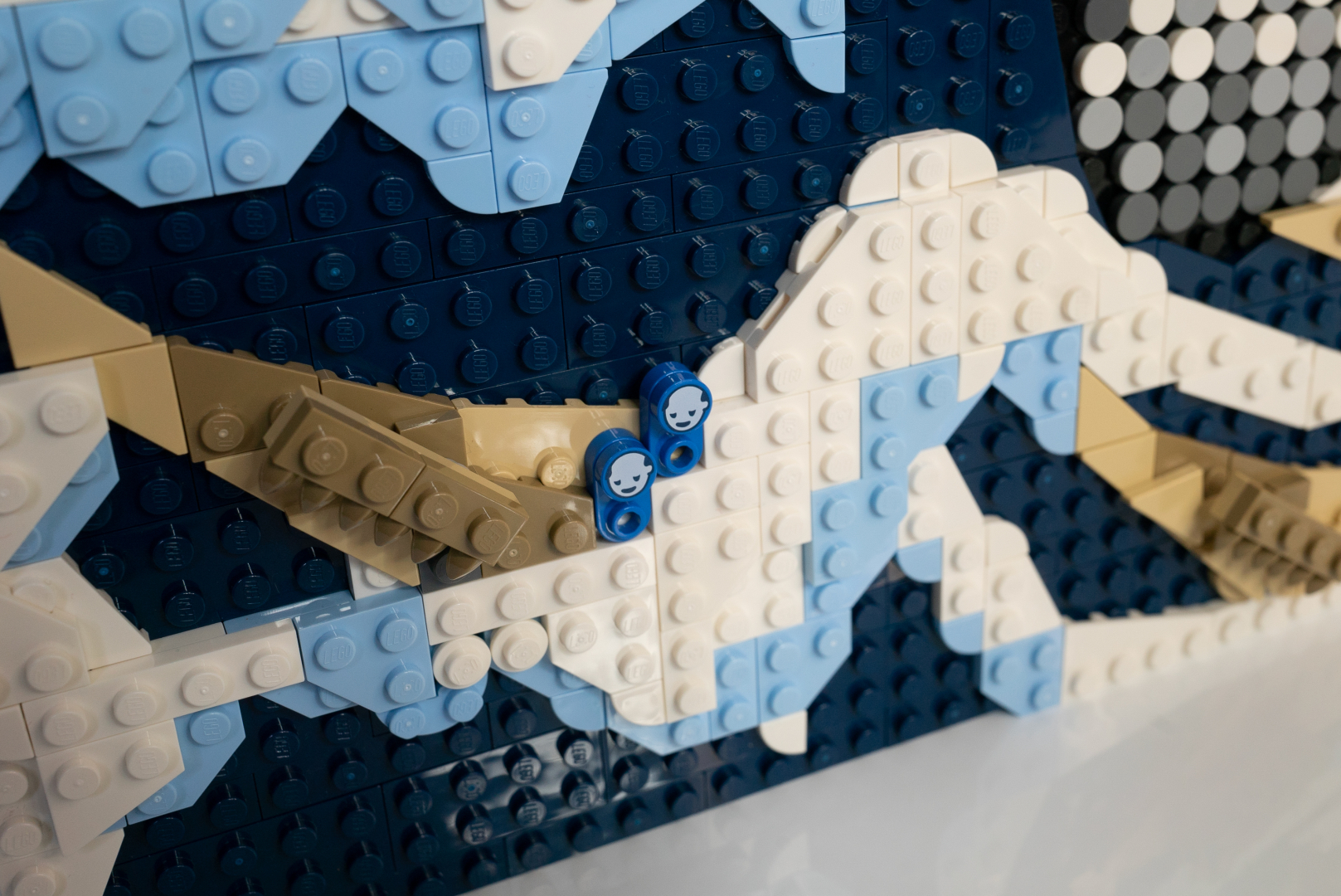 袋8では船、袋9では人、袋10と11で波というディテールが徐々に姿を表していく。立体物でないところが、完成品を想像させないので、組んでいて飽きない