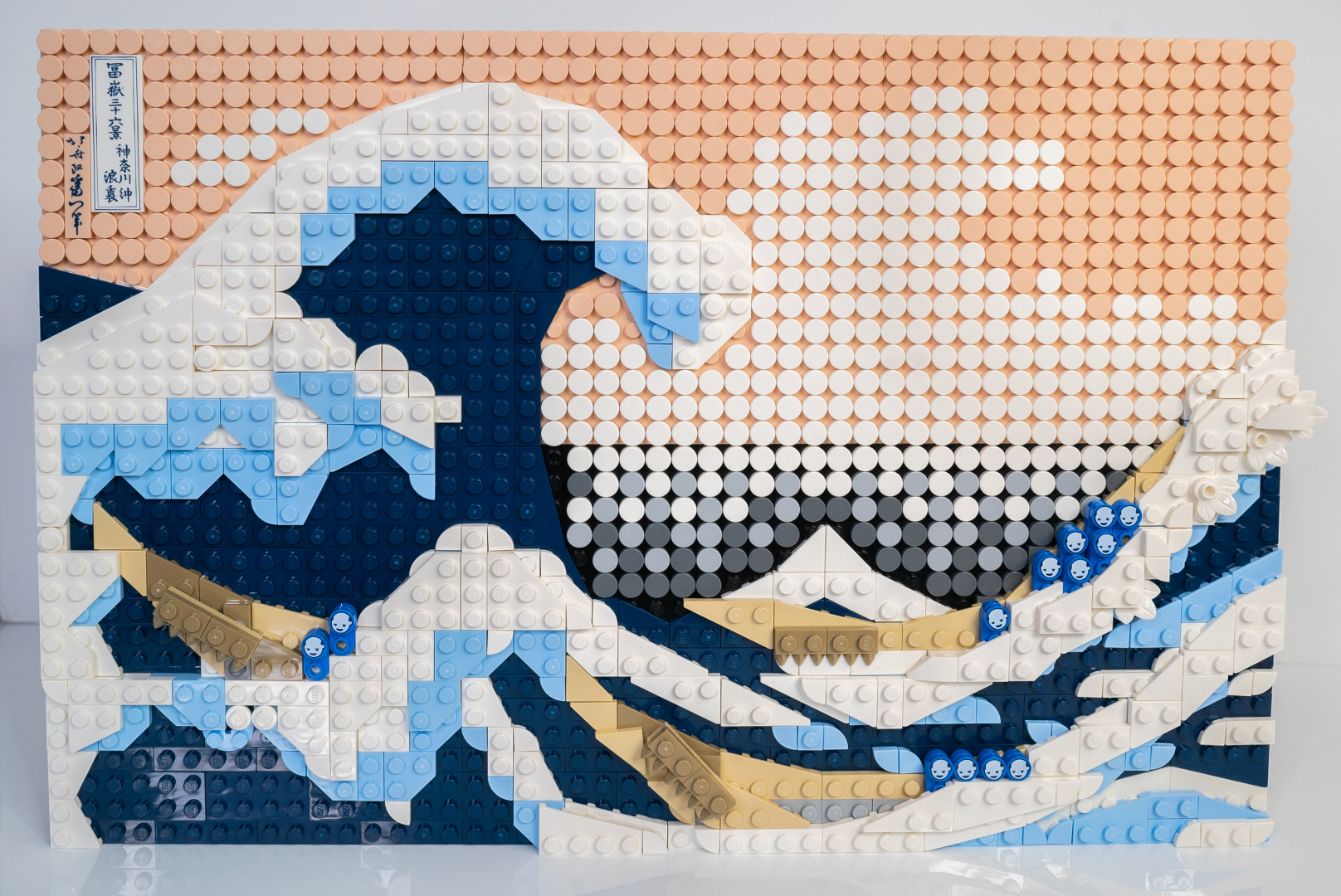 袋8では船、袋9では人、袋10と11で波というディテールが徐々に姿を表していく。立体物でないところが、完成品を想像させないので、組んでいて飽きない