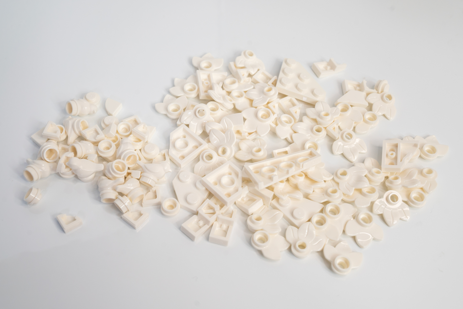 袋8では船、袋9では人、袋10と11で波というディテールが徐々に姿を表していく。立体物でないところが、完成品を想像させないので、組んでいて飽きない