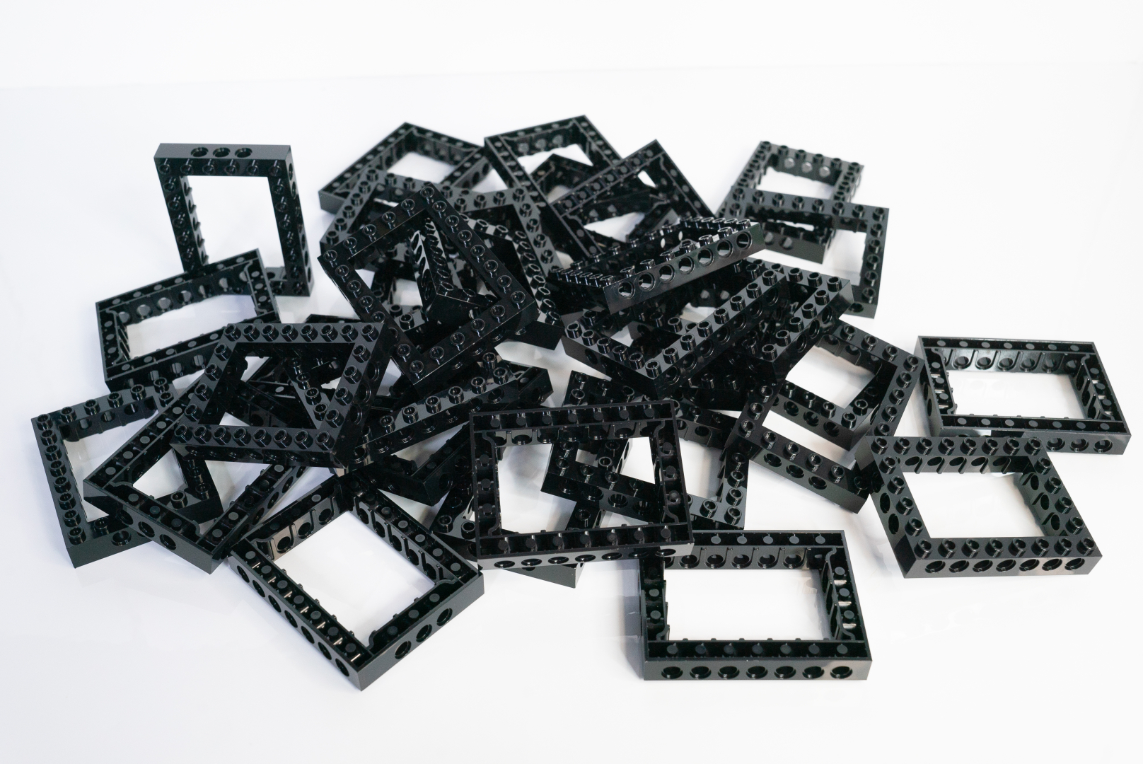 袋11～15を使った額縁づくりは単調ではあるが、強度を考えた組み方をしているので、よくインストラクションを見ていけば参考になる点も多い