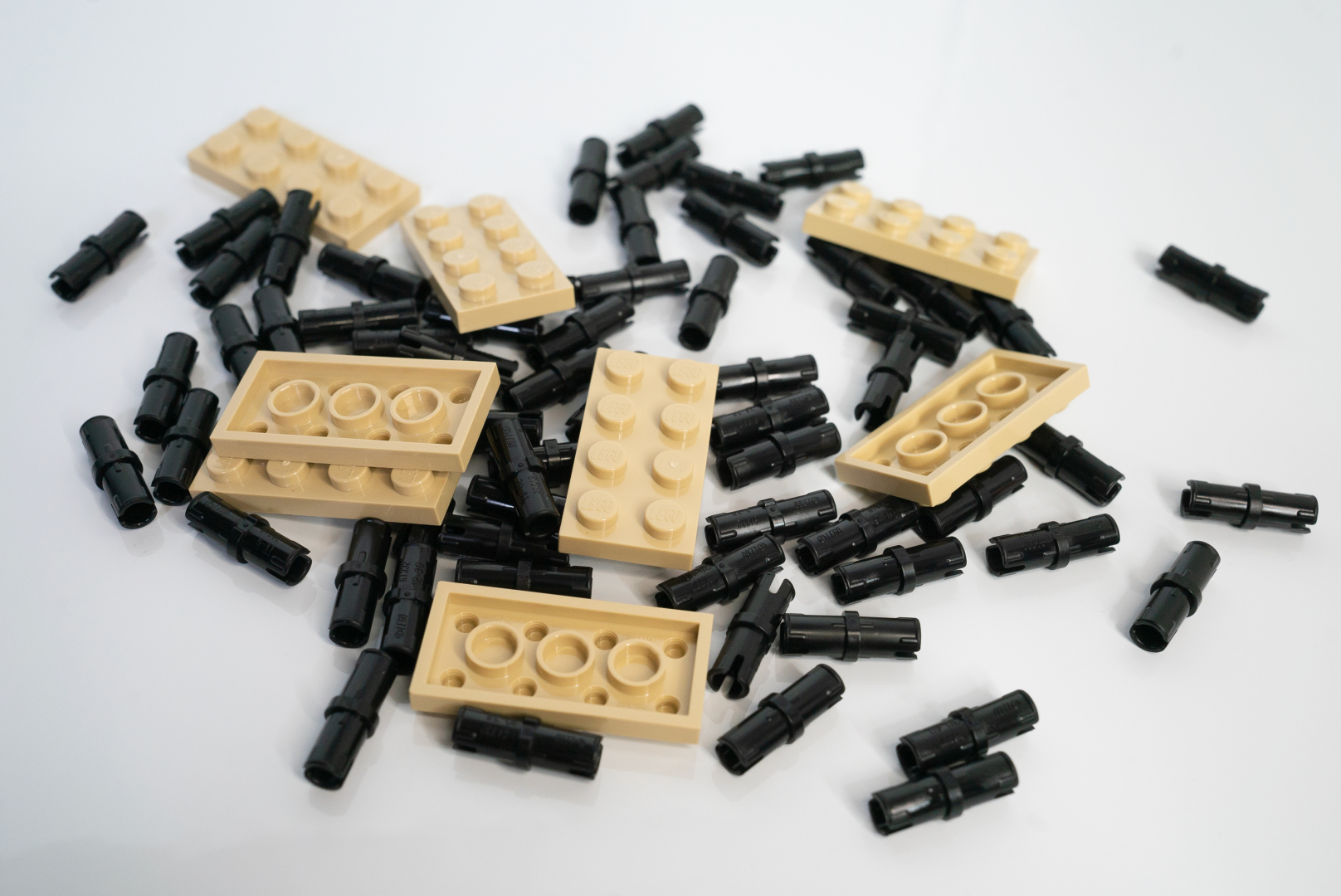 袋11～15を使った額縁づくりは単調ではあるが、強度を考えた組み方をしているので、よくインストラクションを見ていけば参考になる点も多い