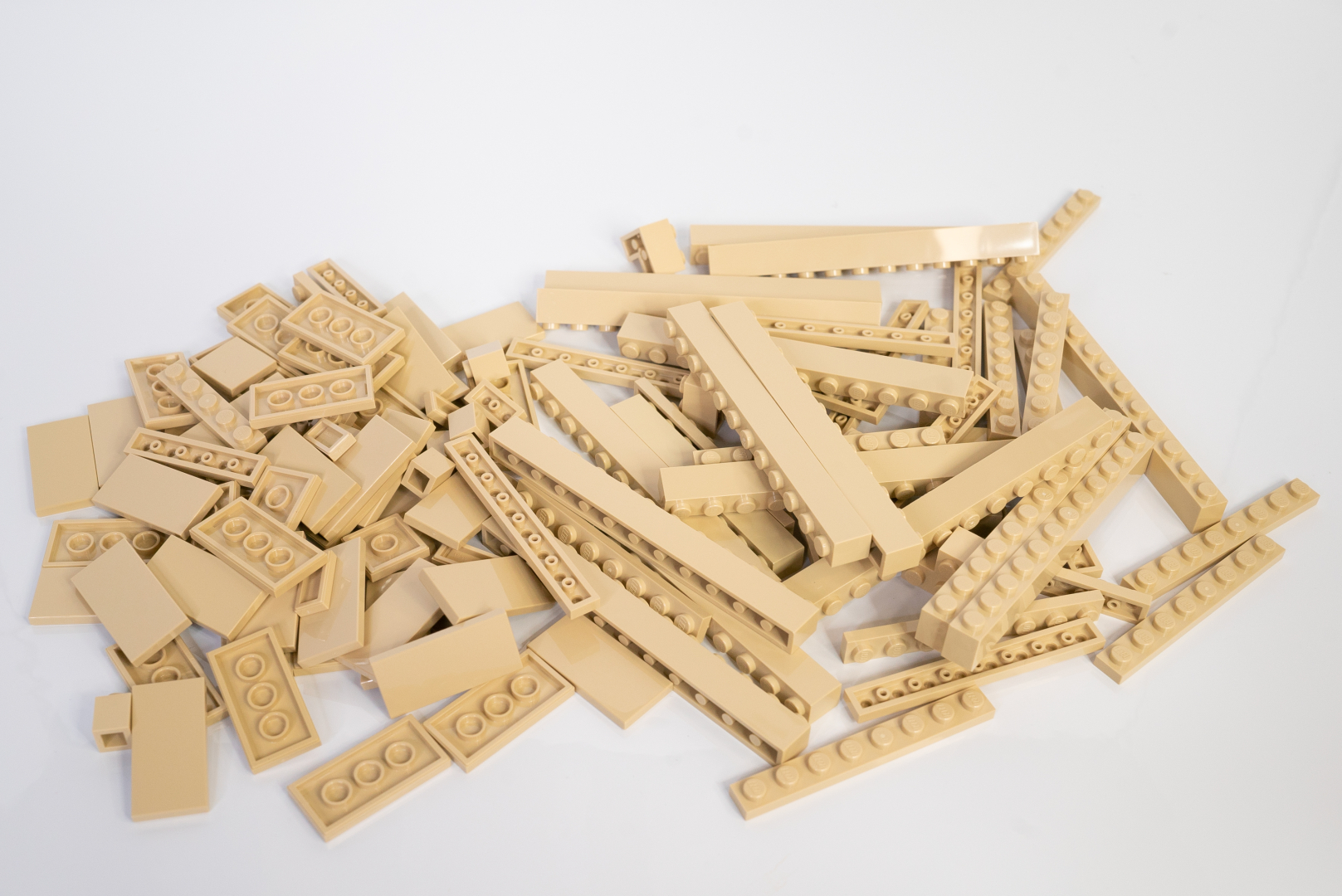 袋11～15を使った額縁づくりは単調ではあるが、強度を考えた組み方をしているので、よくインストラクションを見ていけば参考になる点も多い