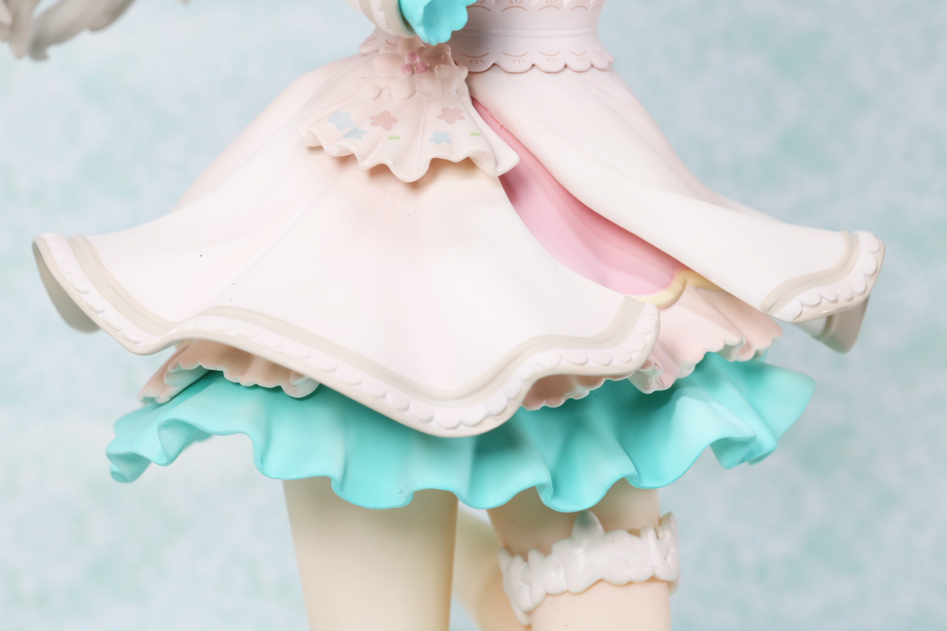 スカート部分はそれぞれの色や模様が分けられている