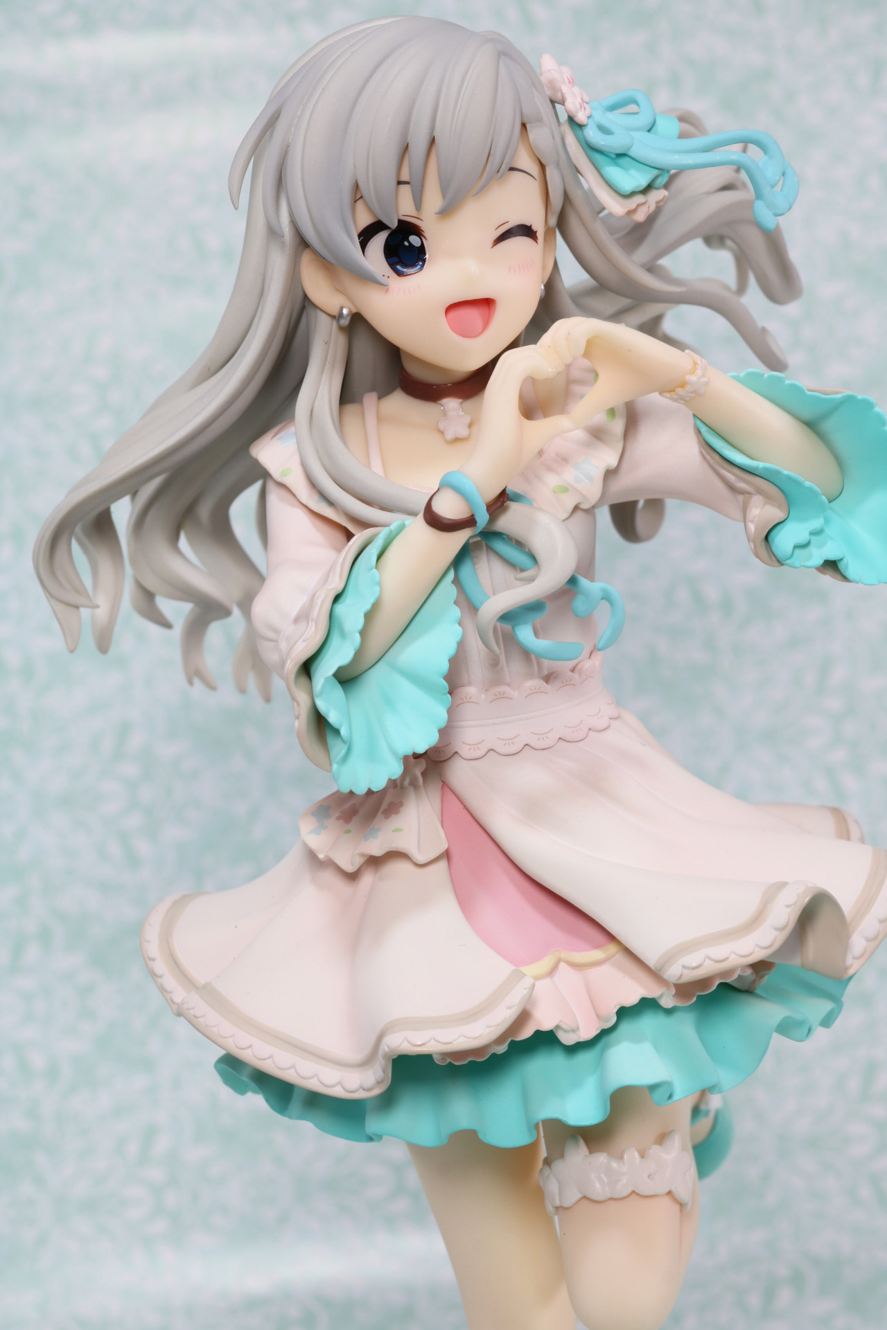 ジャケット撮影時のワンシーンを切り取ったような印象に変わる