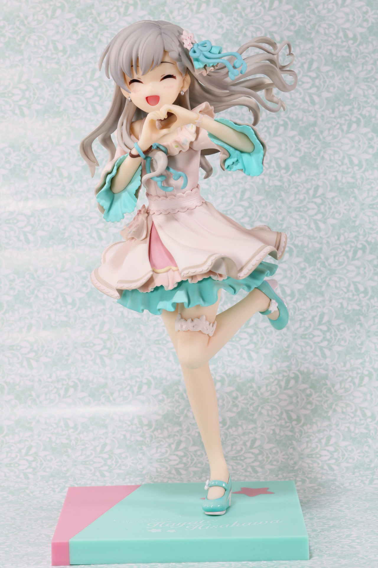 表情パーツを交換。こちらもはじけるような笑顔が眩しい