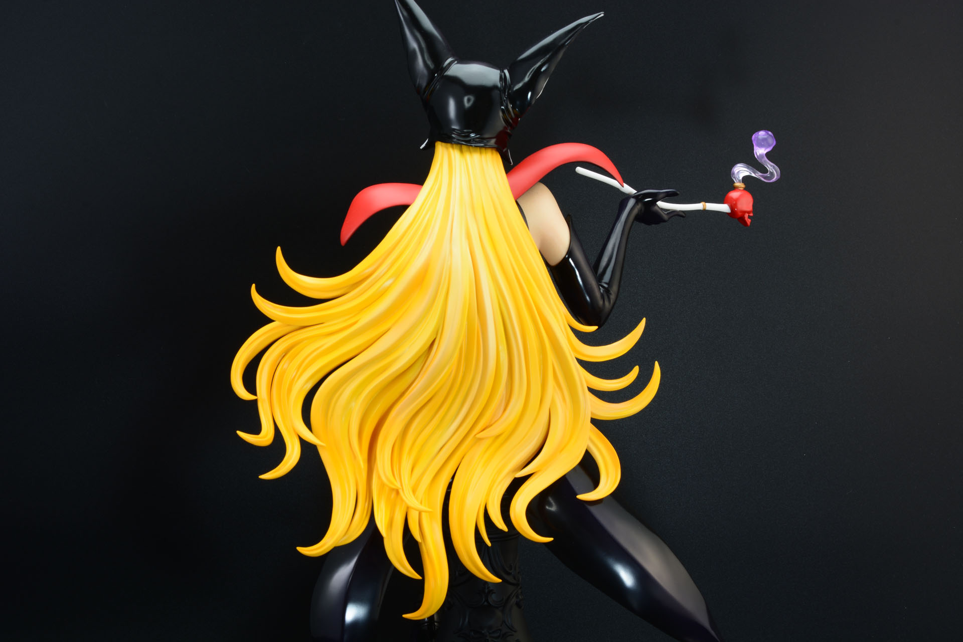 アニメ的な表現がされた髪の毛。グラデーション塗装が楽しい