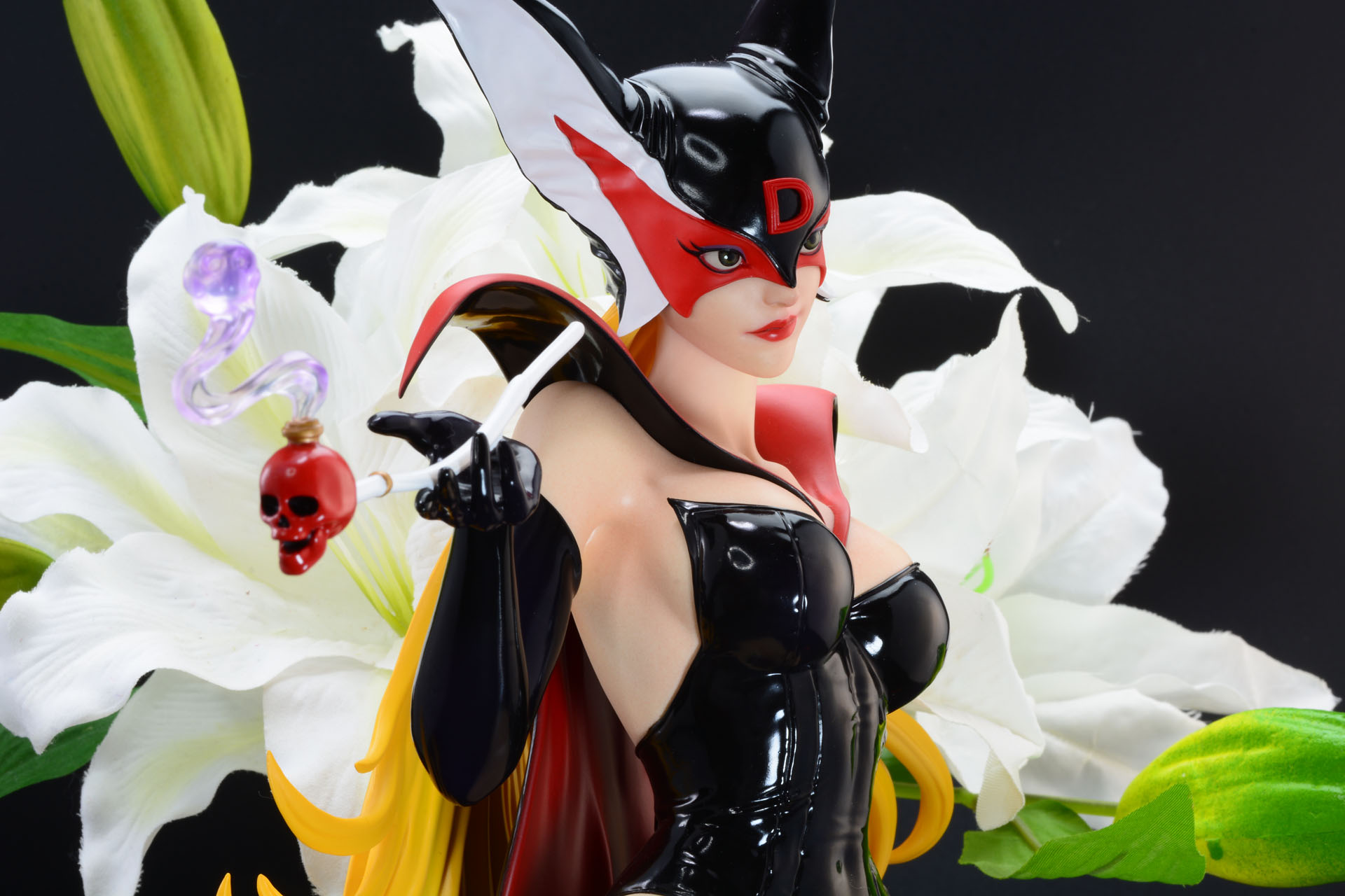 100円ショップで売られている造花も、フィギュアを飾り立てる小道具に