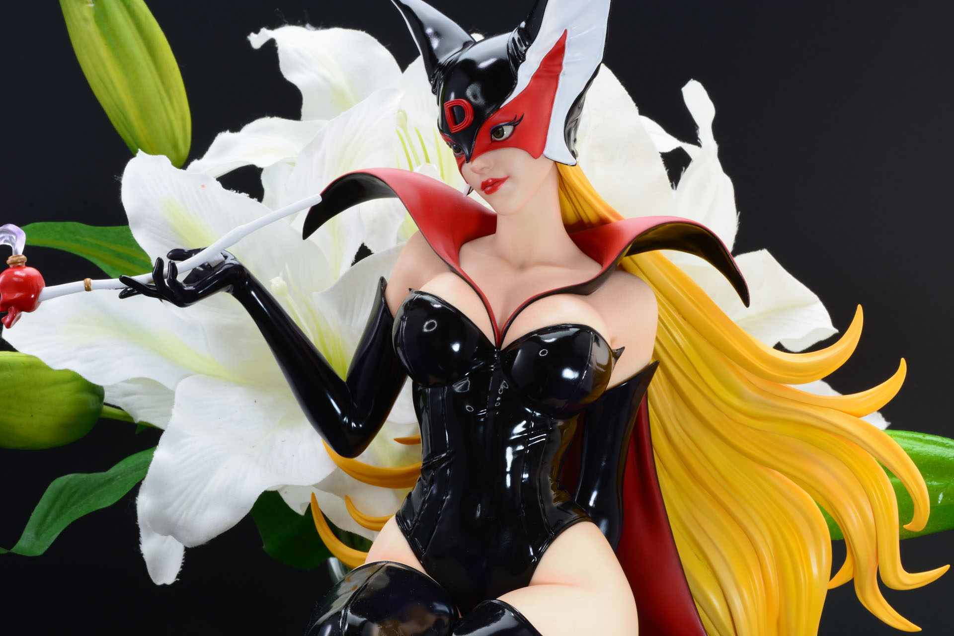 100円ショップで売られている造花も、フィギュアを飾り立てる小道具に