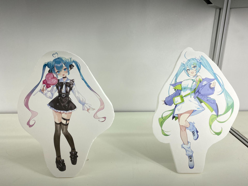Fashion 初音ミク（左：Subculture 右：Sporty）