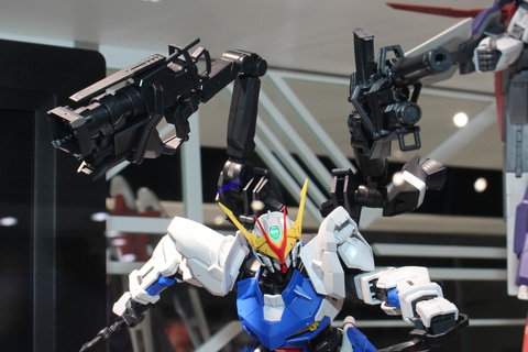 特別企画】【ガンダムベース撮り下ろし】戦場を突進する規格外の