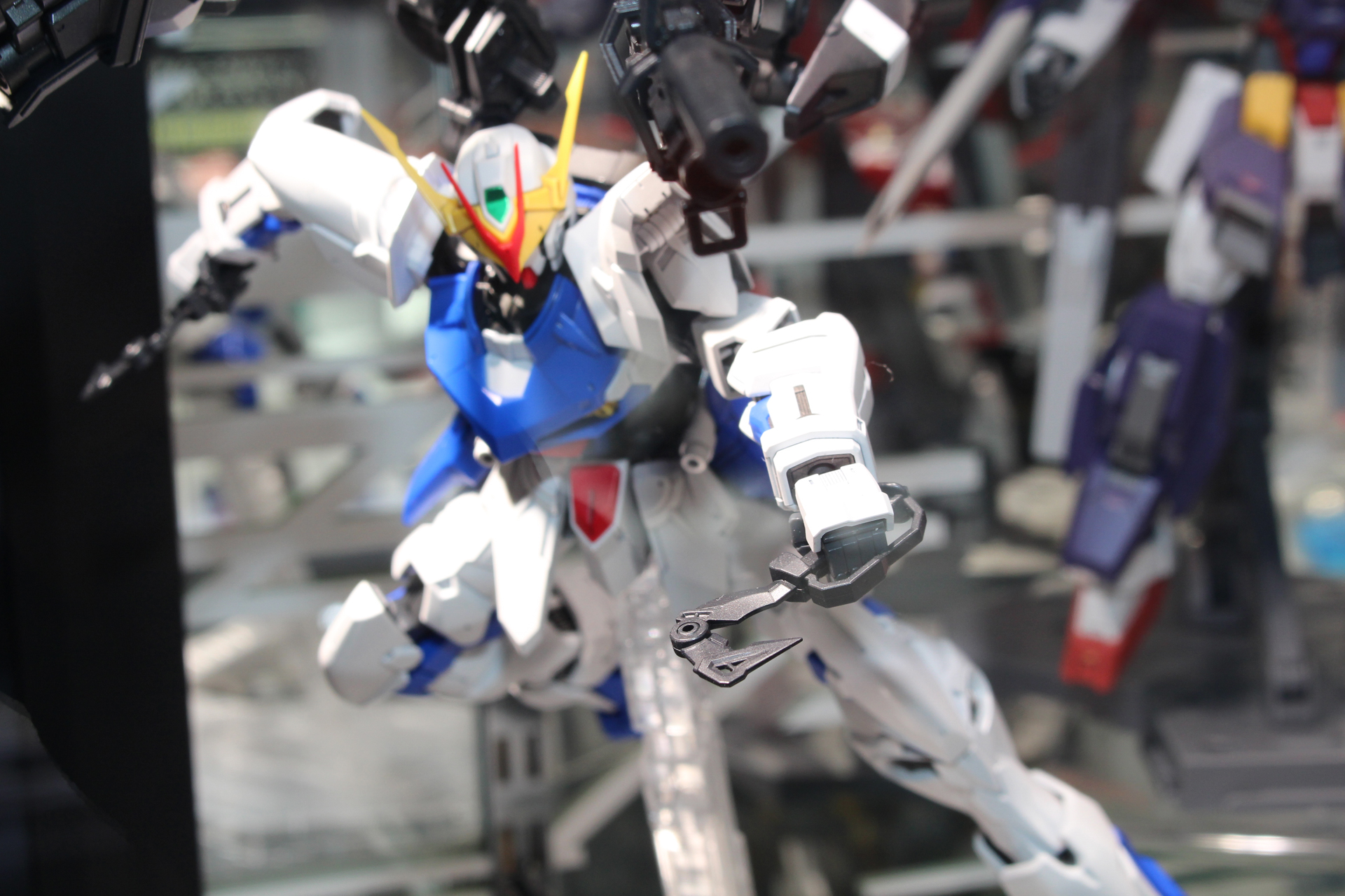 作業用ナイフのアーマーシュナイダー。この他にビームサインなども付属