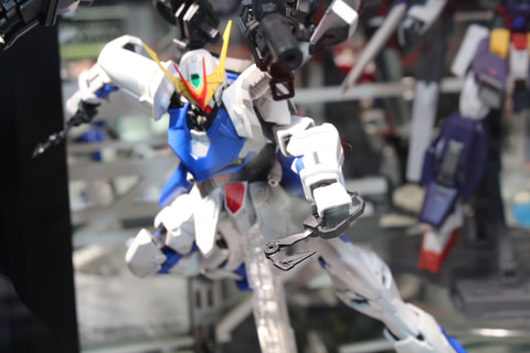 特別企画】【ガンダムベース撮り下ろし】戦場を突進する規格外の