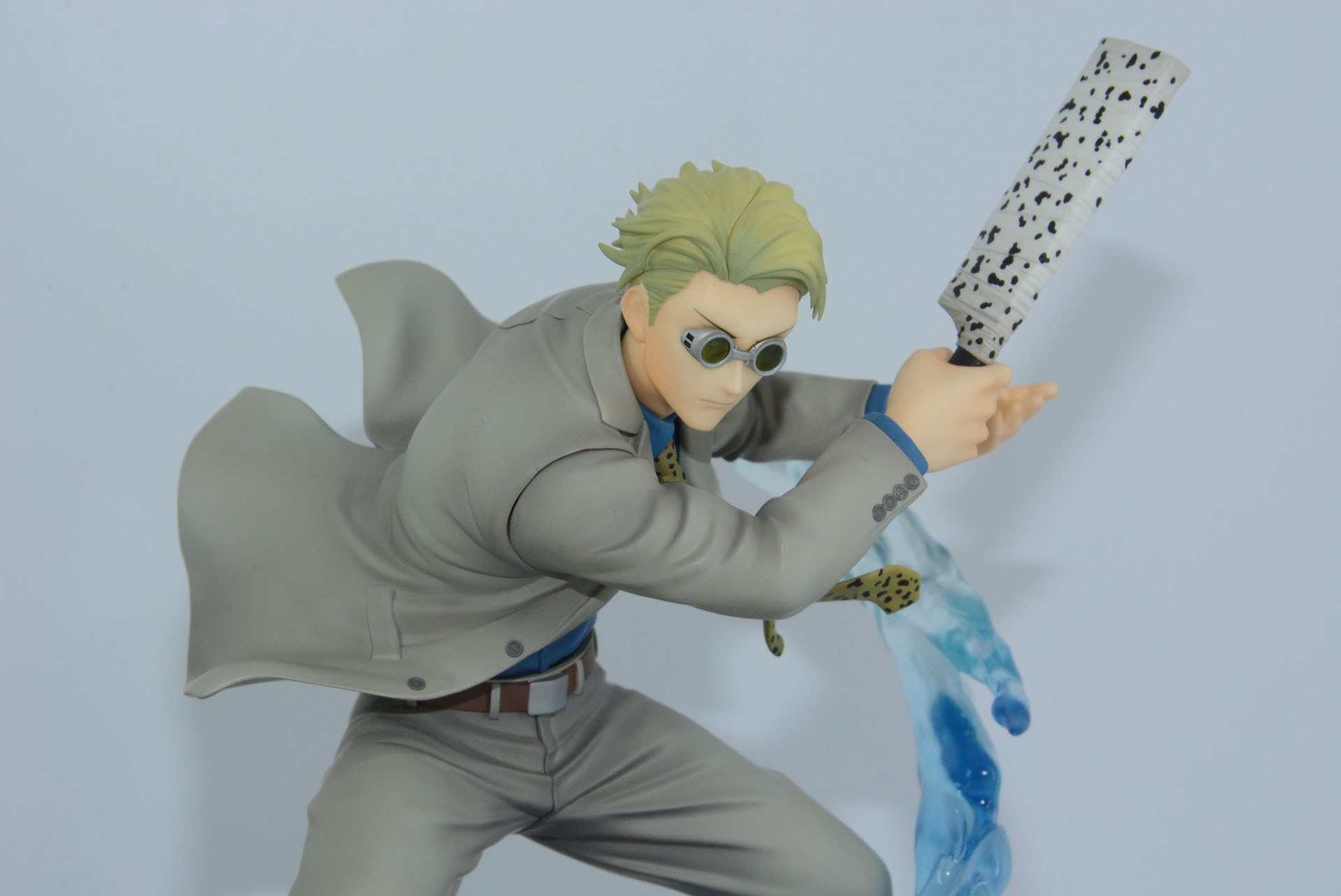 こちらも服や靴まで塗装も造型も細かい。エフェクトパーツも力が入っている