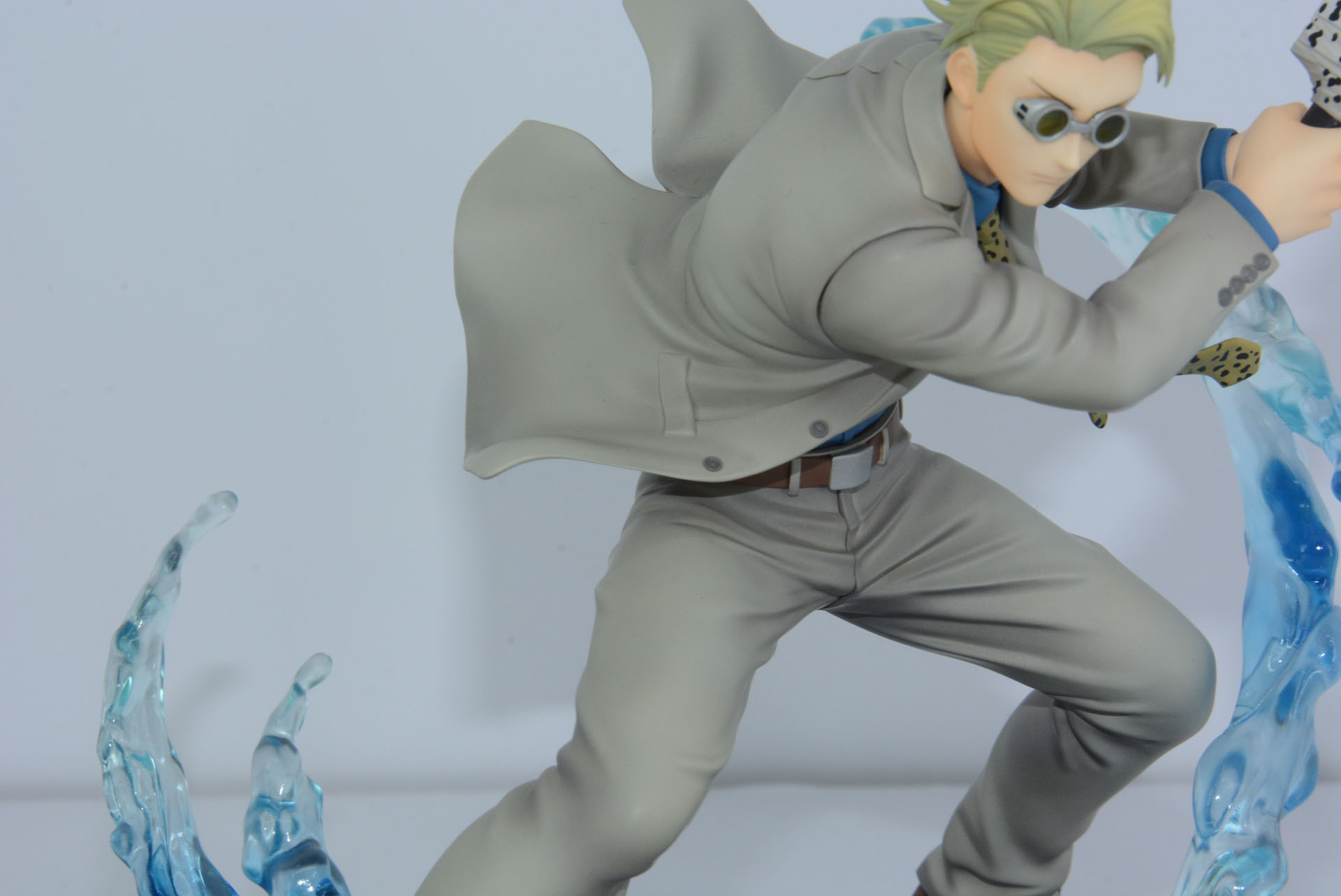 こちらも服や靴まで塗装も造型も細かい。エフェクトパーツも力が入っている