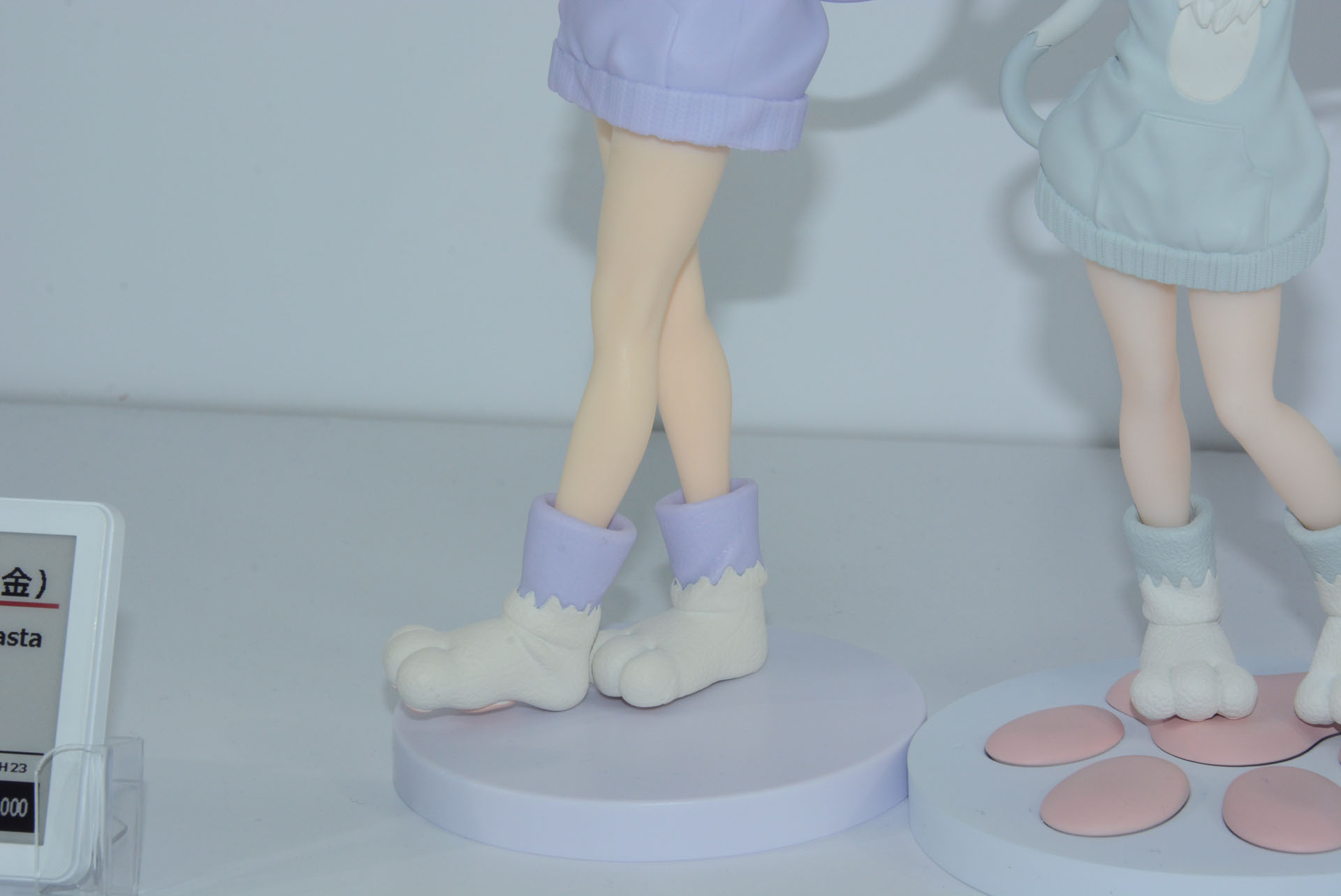 ちょっと照れた感じがかわいらしい。尻尾の造型も楽しい
