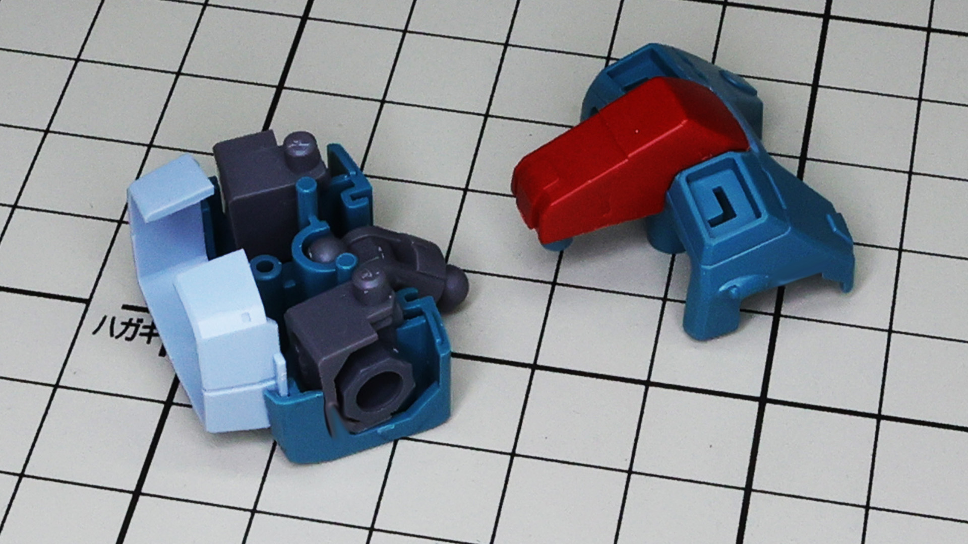 赤くて大きなコクピットハッチがインパクト大！