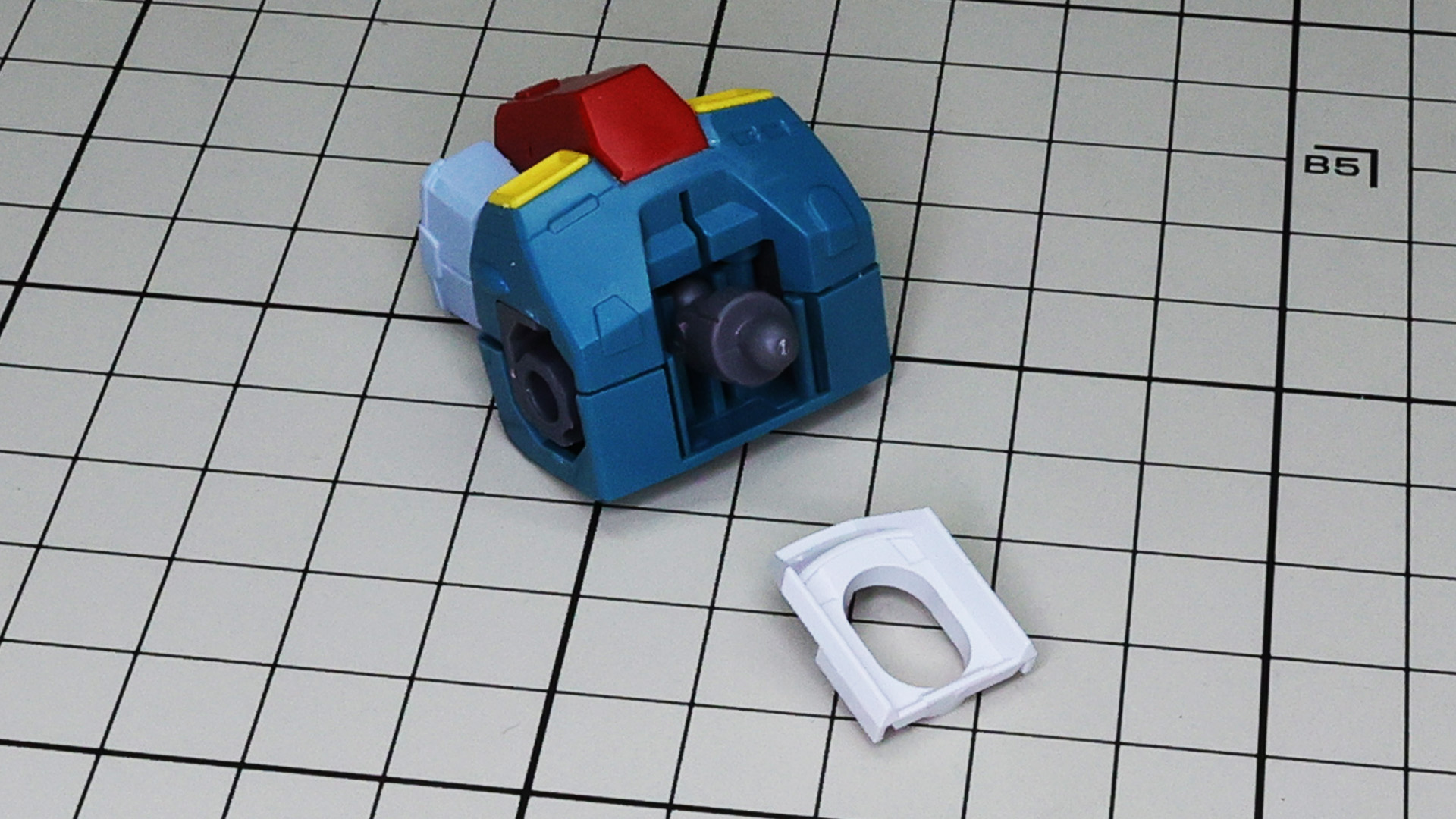 襟パーツを組み込みます