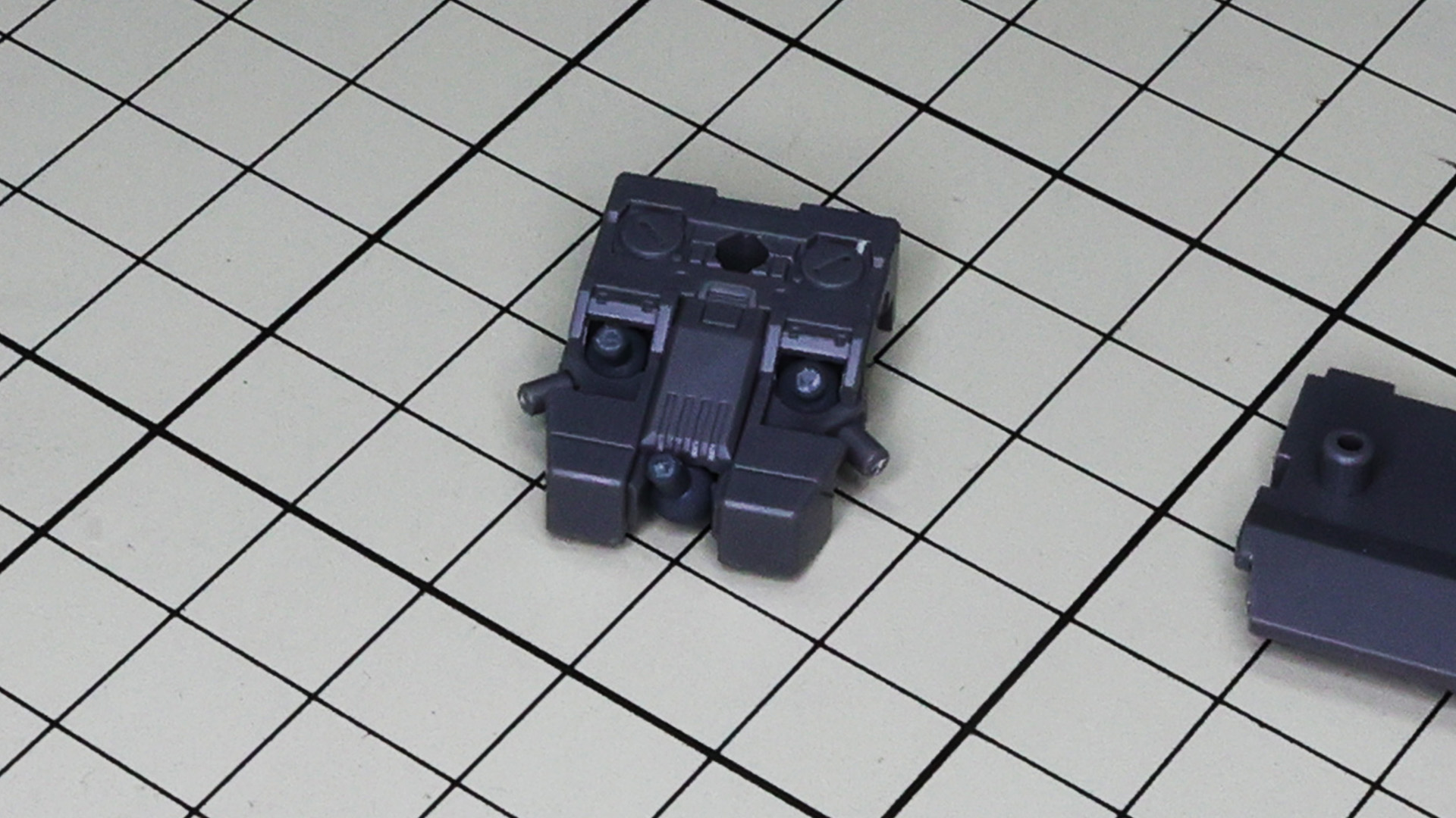 バーニアノズルが5つもあると高機動そうですが推進剤の量が心配です