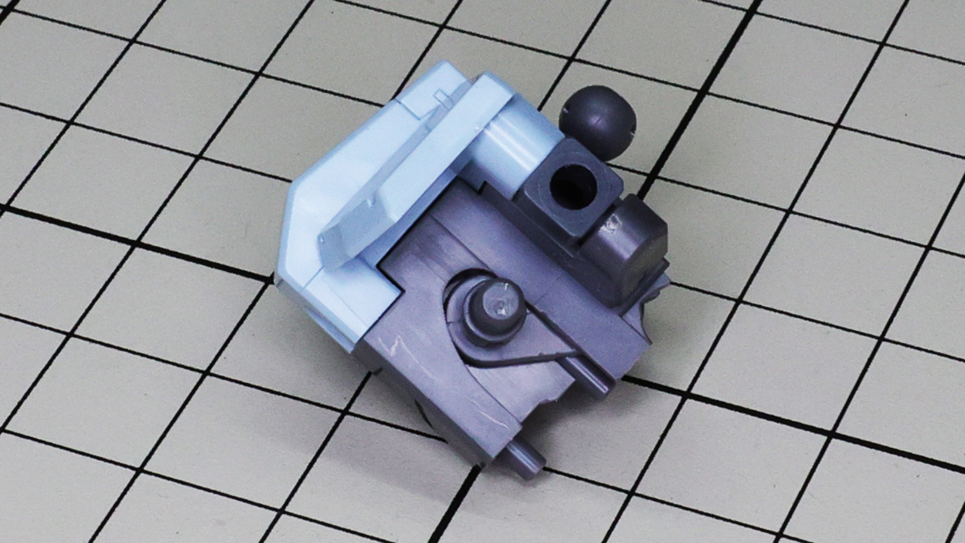 脚部接続の軸は前後スイング機構を持っています