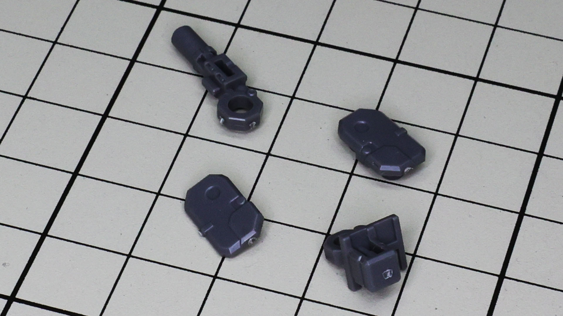 肘関節を中心に上腕と前腕の簡易フレームを組みます