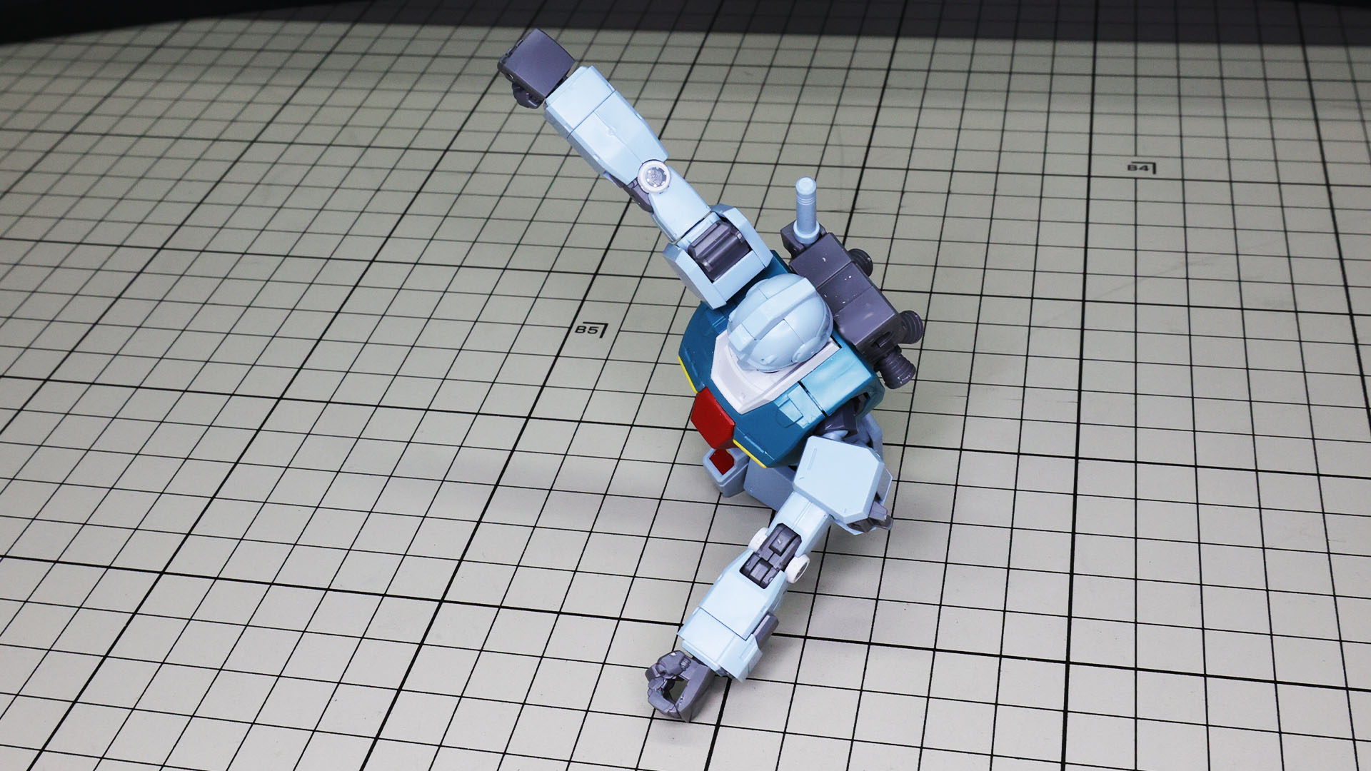 肩基部の可動と相まって結構な可動性能をみせます