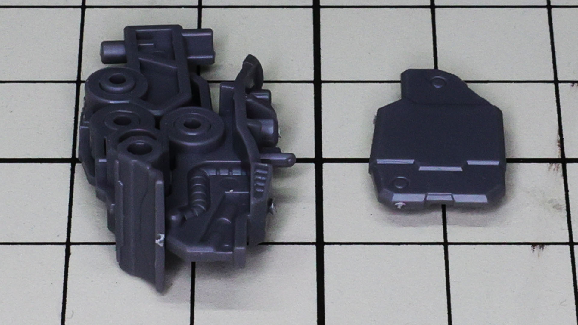 膝アーマーは連動可動になっています